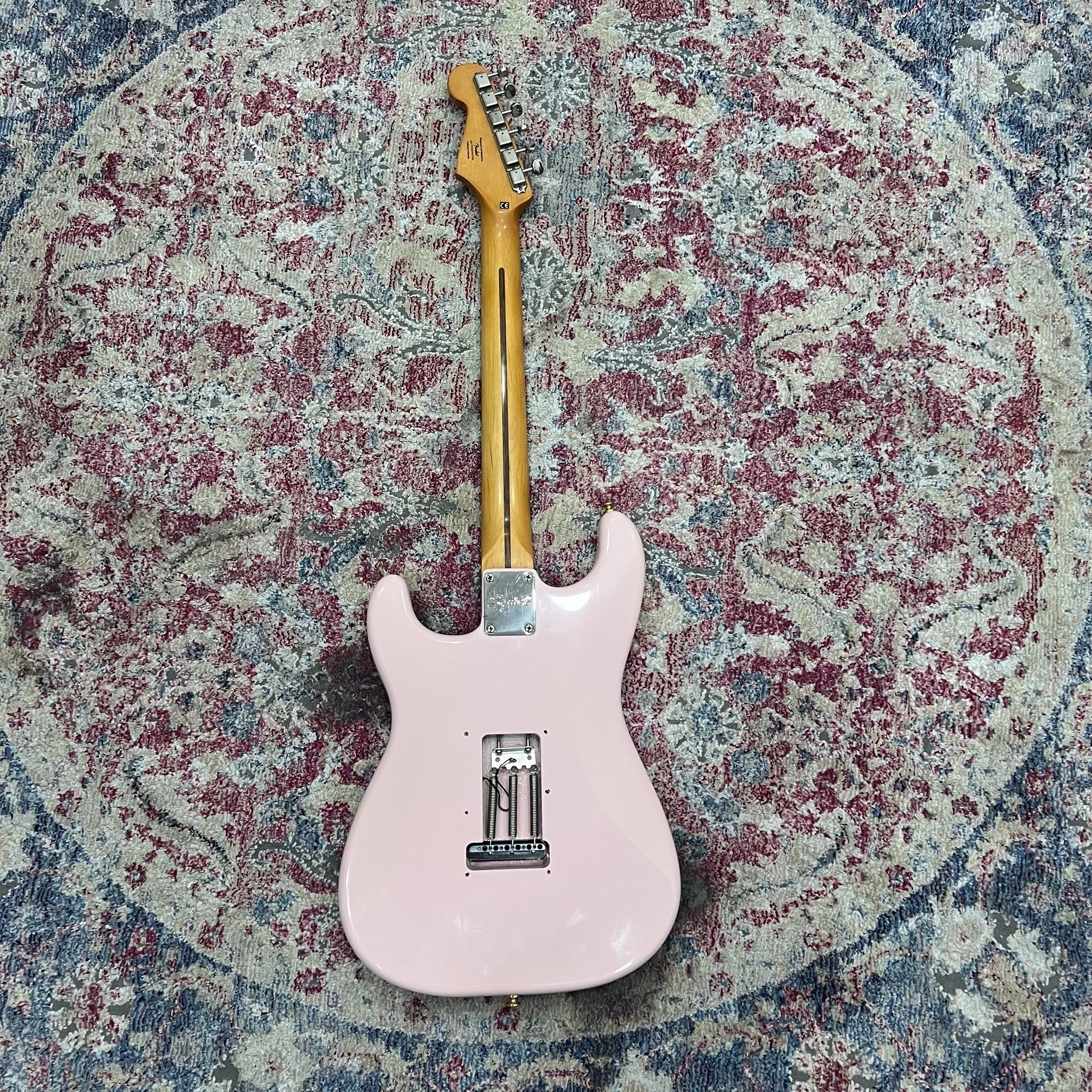 SquierStratocaster_pink06.jpeg