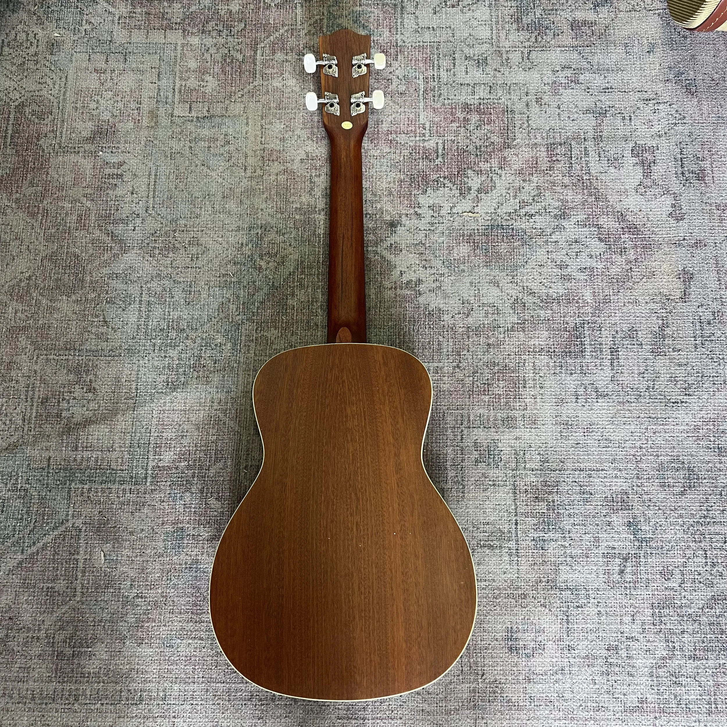 Lani-baritone-ukulele-LB70-tweed-case-08.jpeg