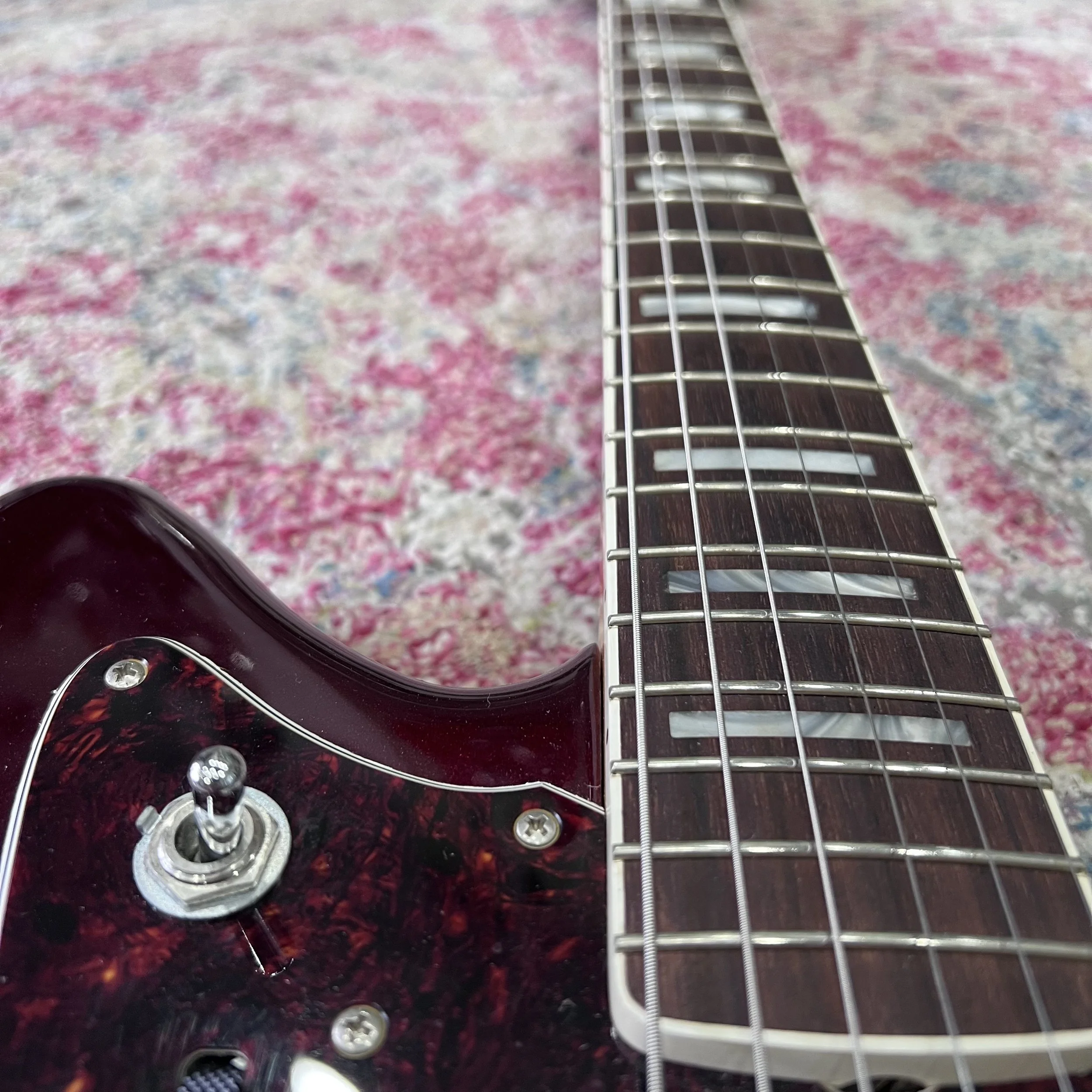 Fender JazzmasterCherry_07.jpeg