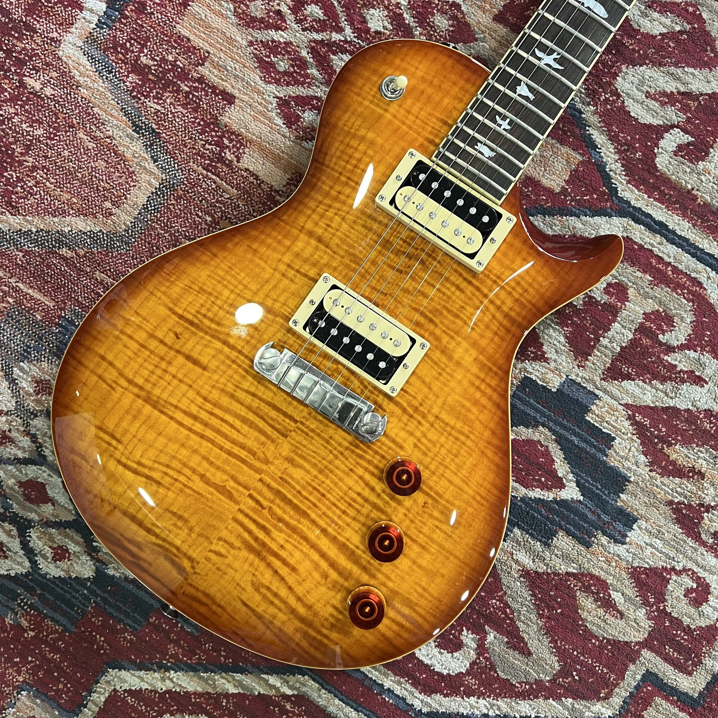PRS-SE-BernieMarsden-Limited-Edition-VintageSunburst02.jpeg