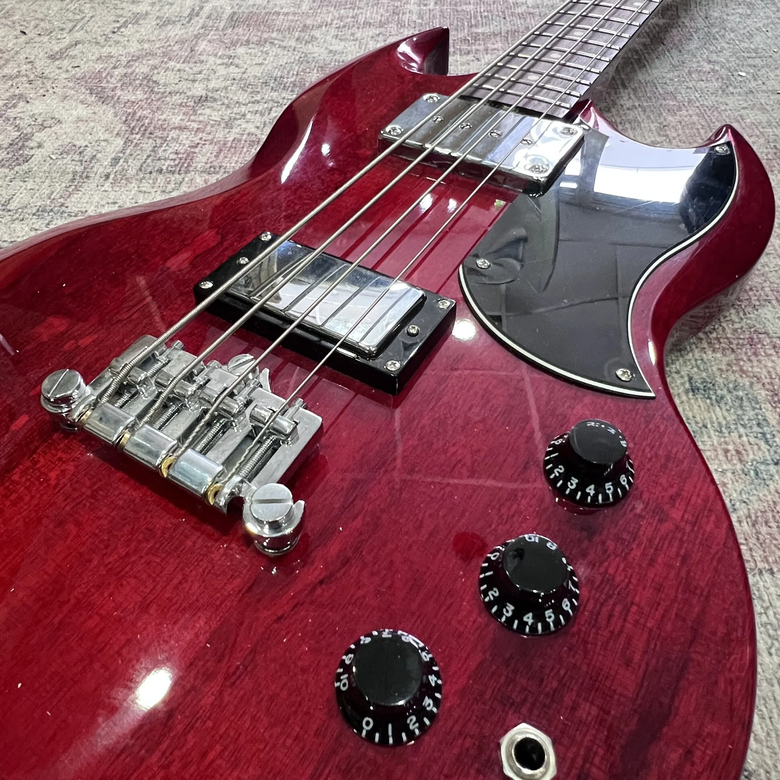 Vintage1960sJapanesBassRed_03.jpeg