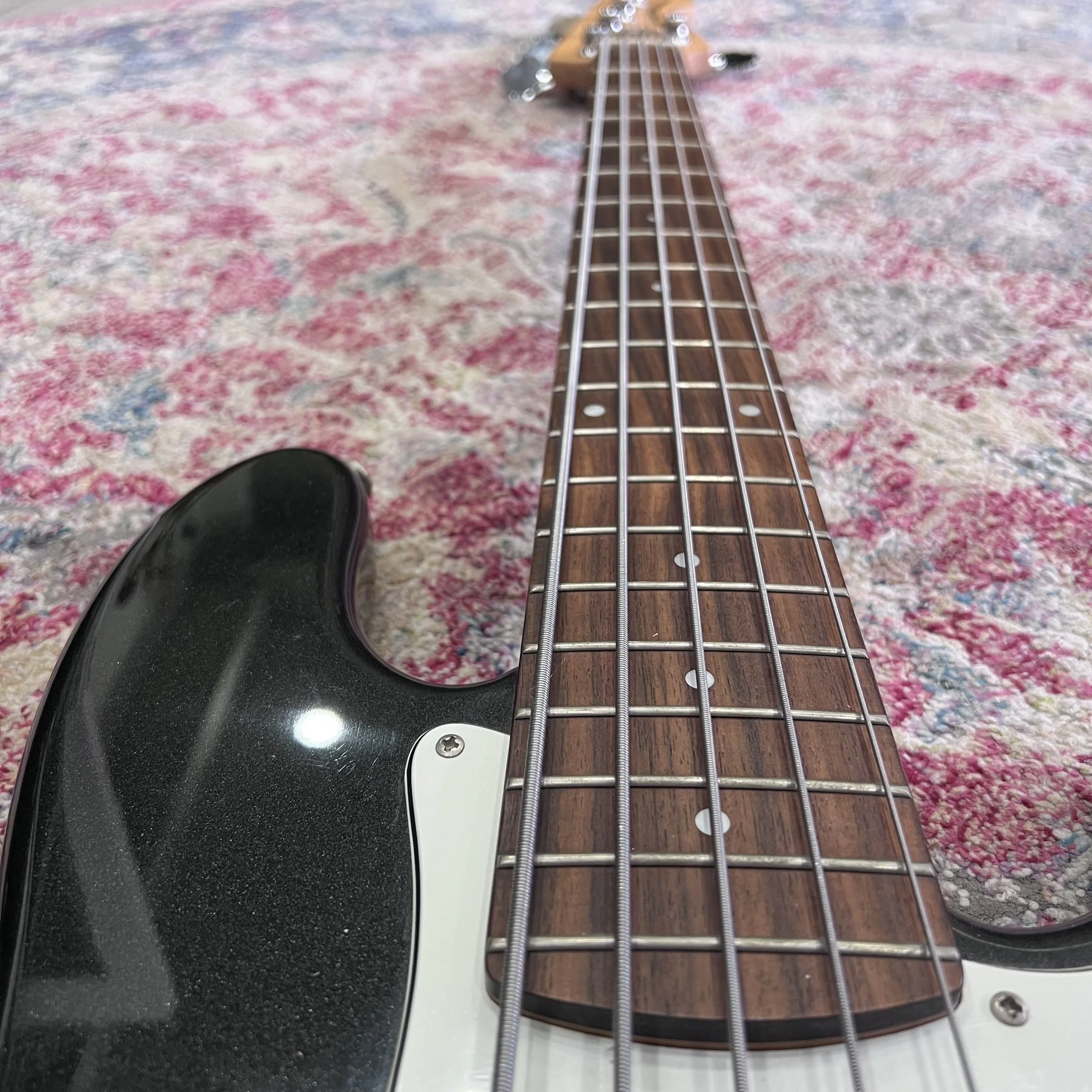 SquierPrecisionBassV5string Black_05.jpeg