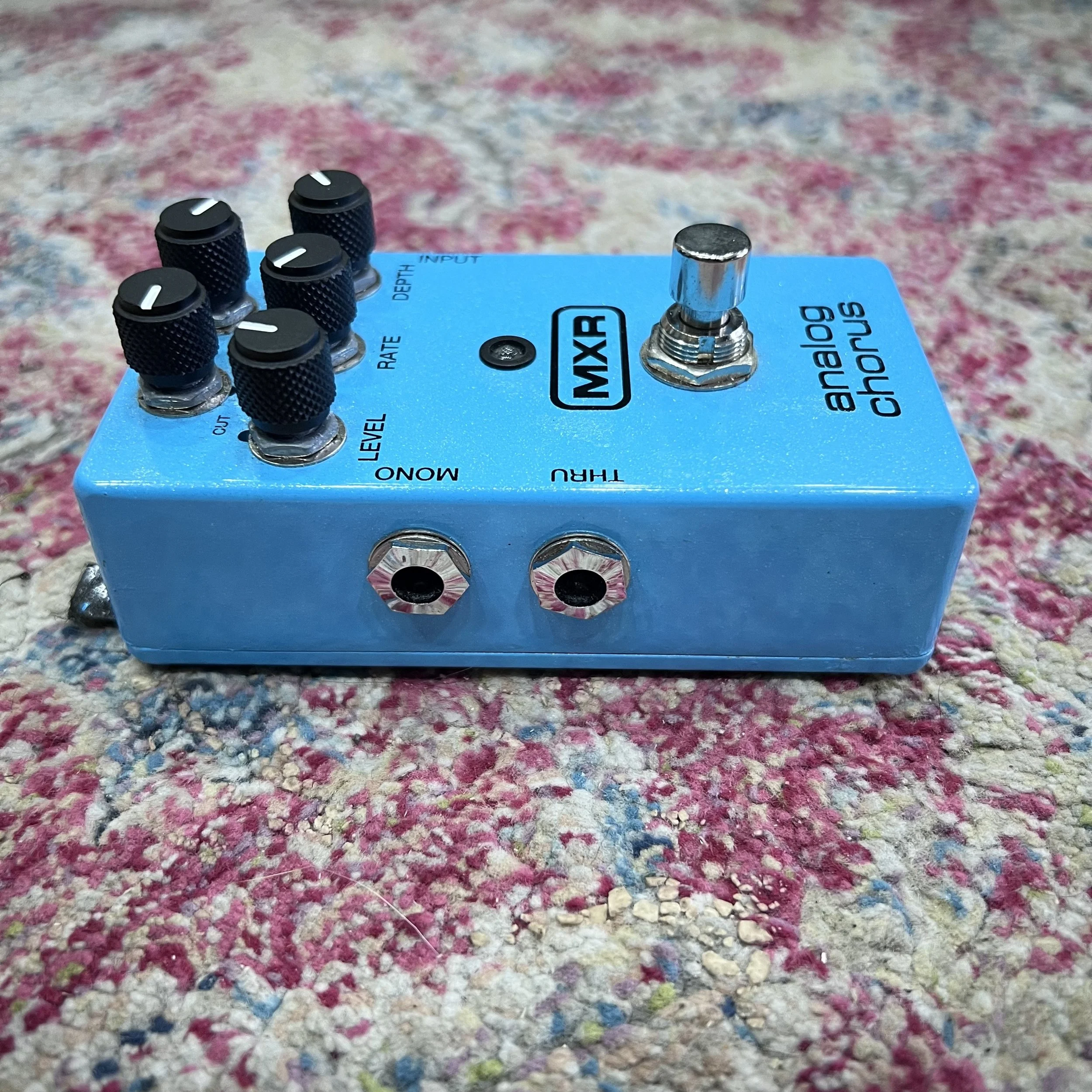 MXRM234AnalogChorusguitarpedalmetallicblue_04.jpeg
