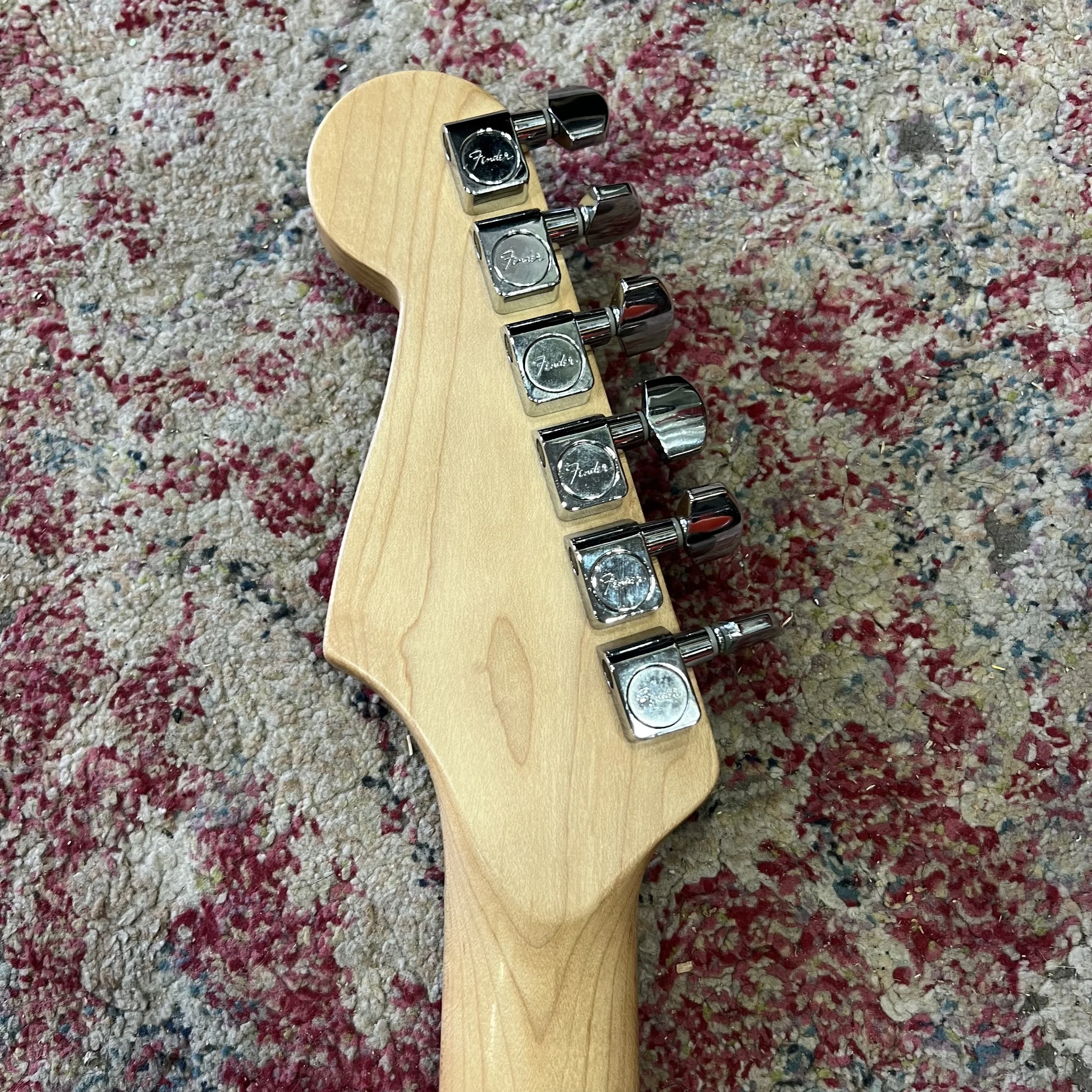 Fender-Stratocaster-MIM-3ToneSunburst-Electric-Guitar-09.jpeg