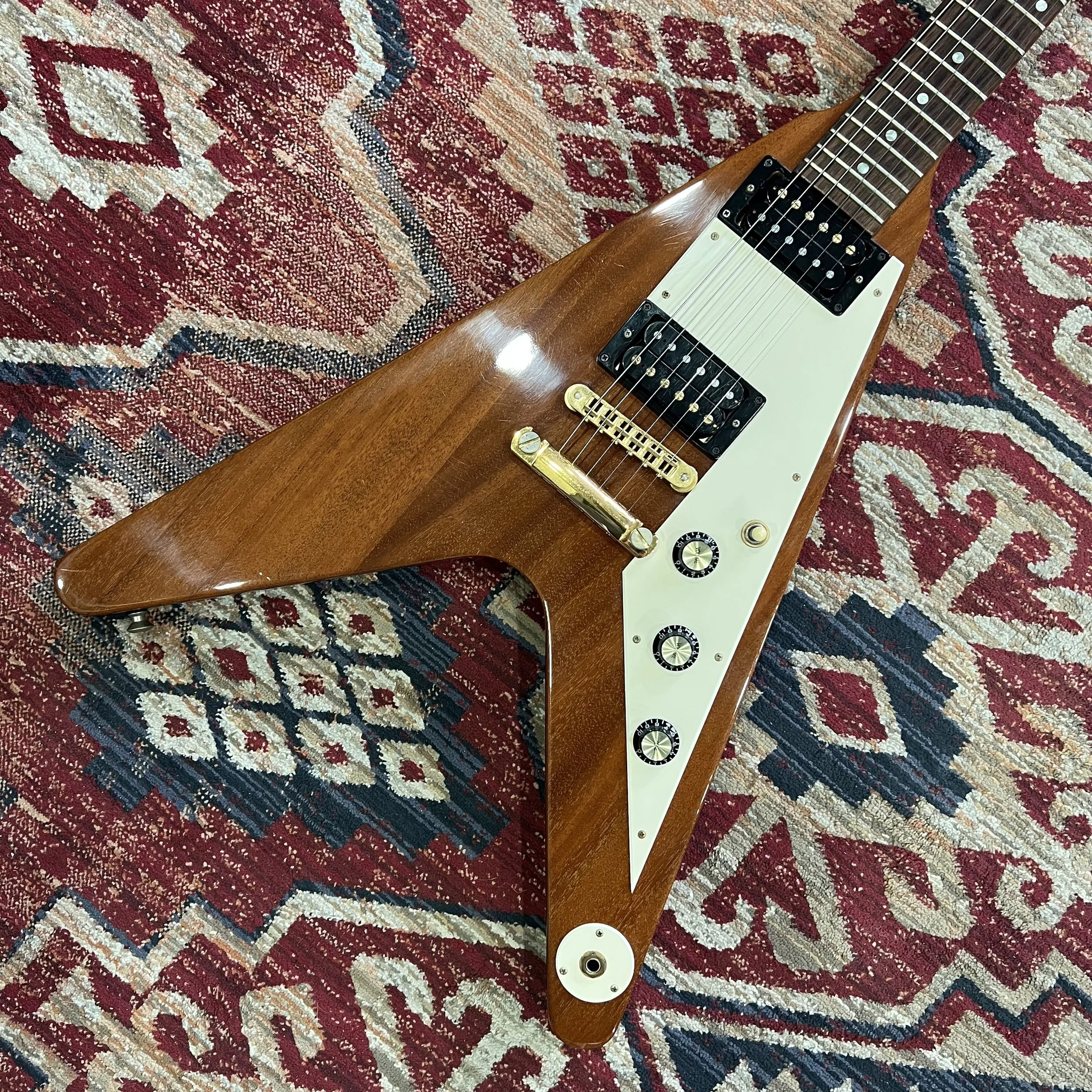 Gibson-FlyingV-Natural-04.jpeg