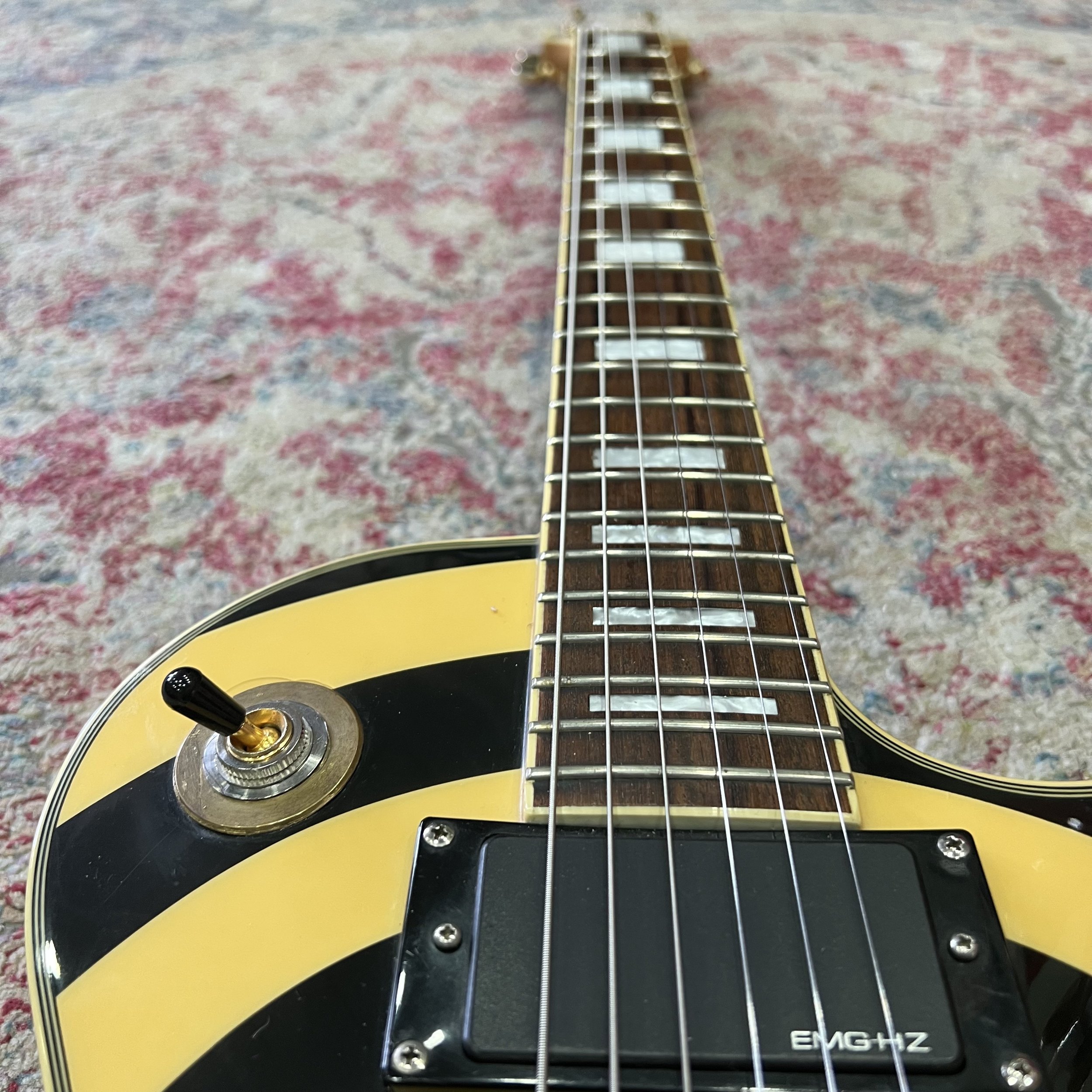 Epiphone-Zakk-Wylde-LesPaulCustom-YellowBlackBullseye-Electric-Guitar-06.jpeg
