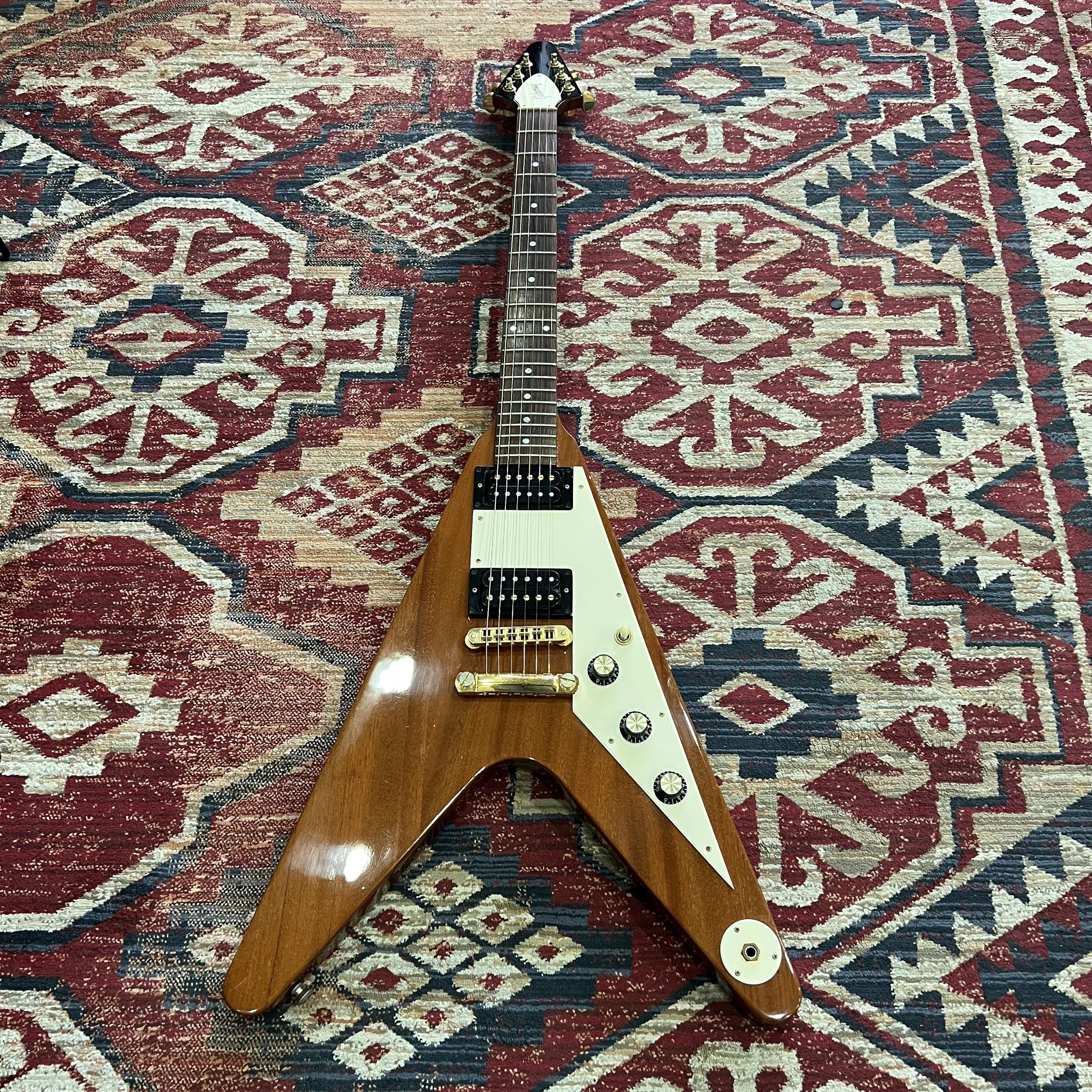 Gibson-FlyingV-Natural-01.jpeg