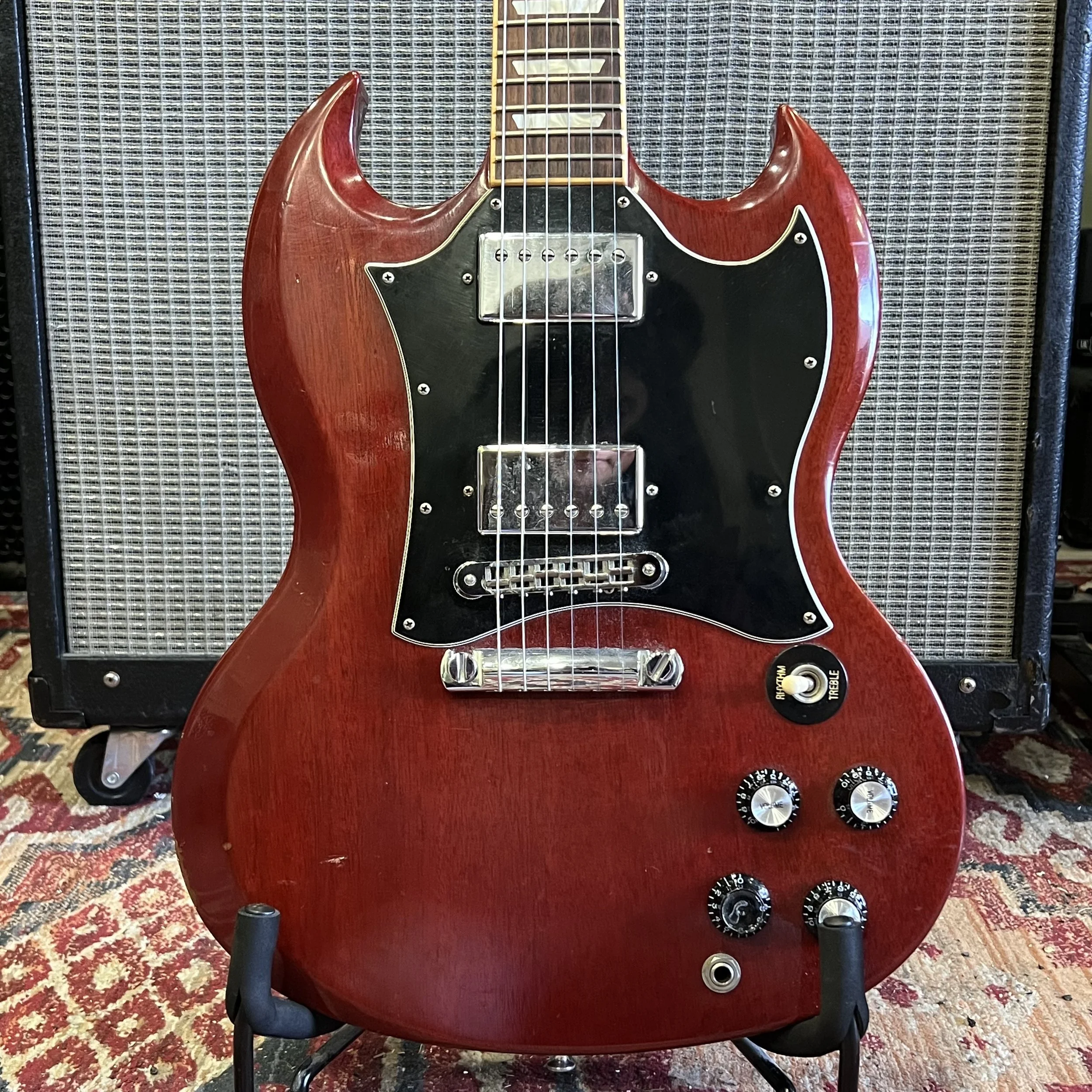Gibson-SG-Standard-electric-Guitar-HeritageCherry-02.jpeg