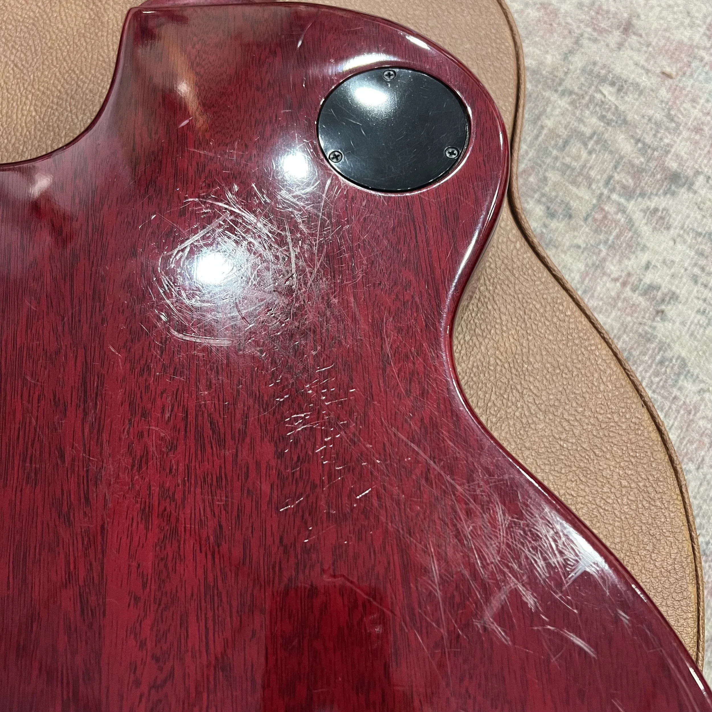 Gibson-LesPaul-Classic-Electric-Guitar-Cherry-Red-015.jpeg