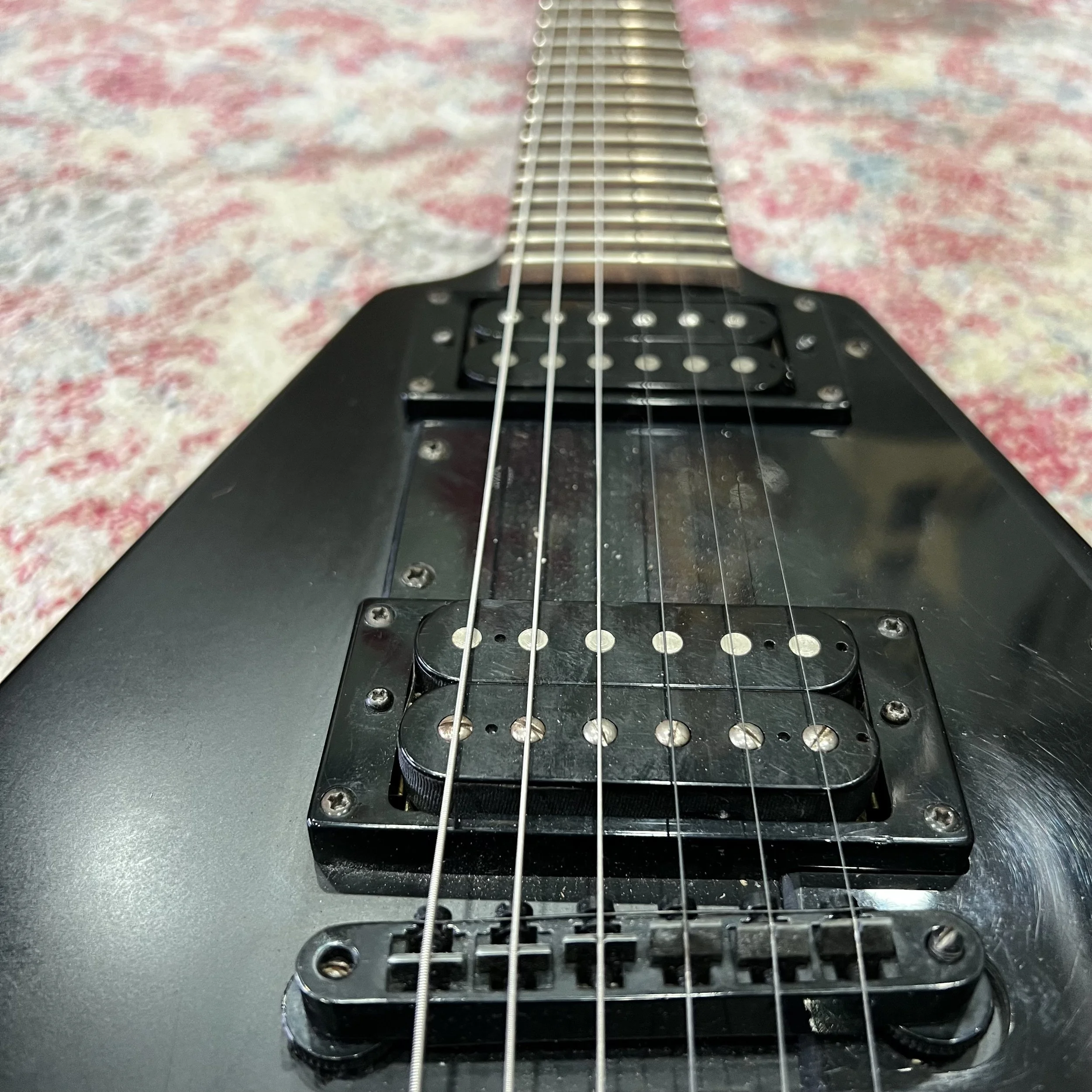 Epiphone-Flying-V-Black-05.jpeg