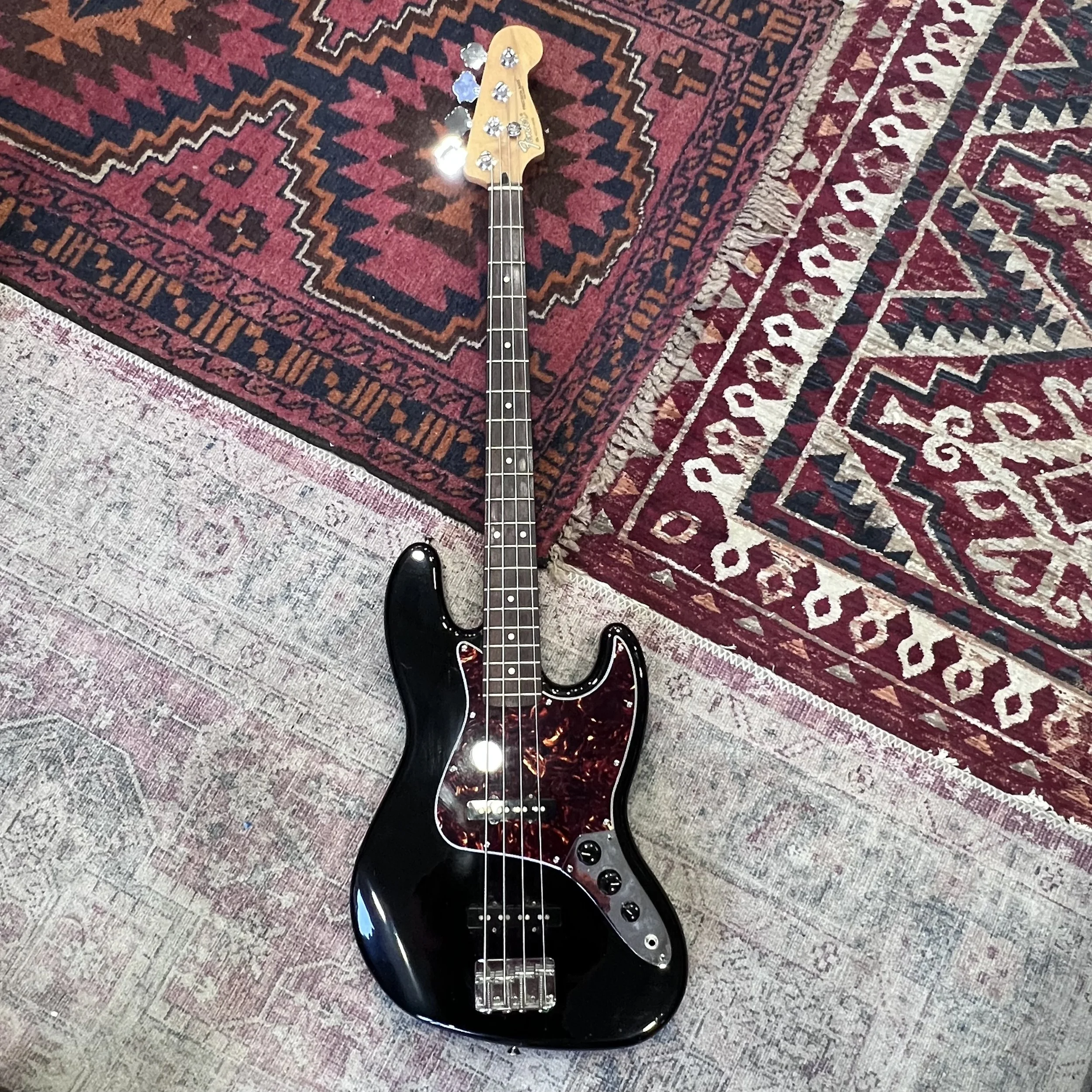 FenderFrankenbass_black_01.jpeg