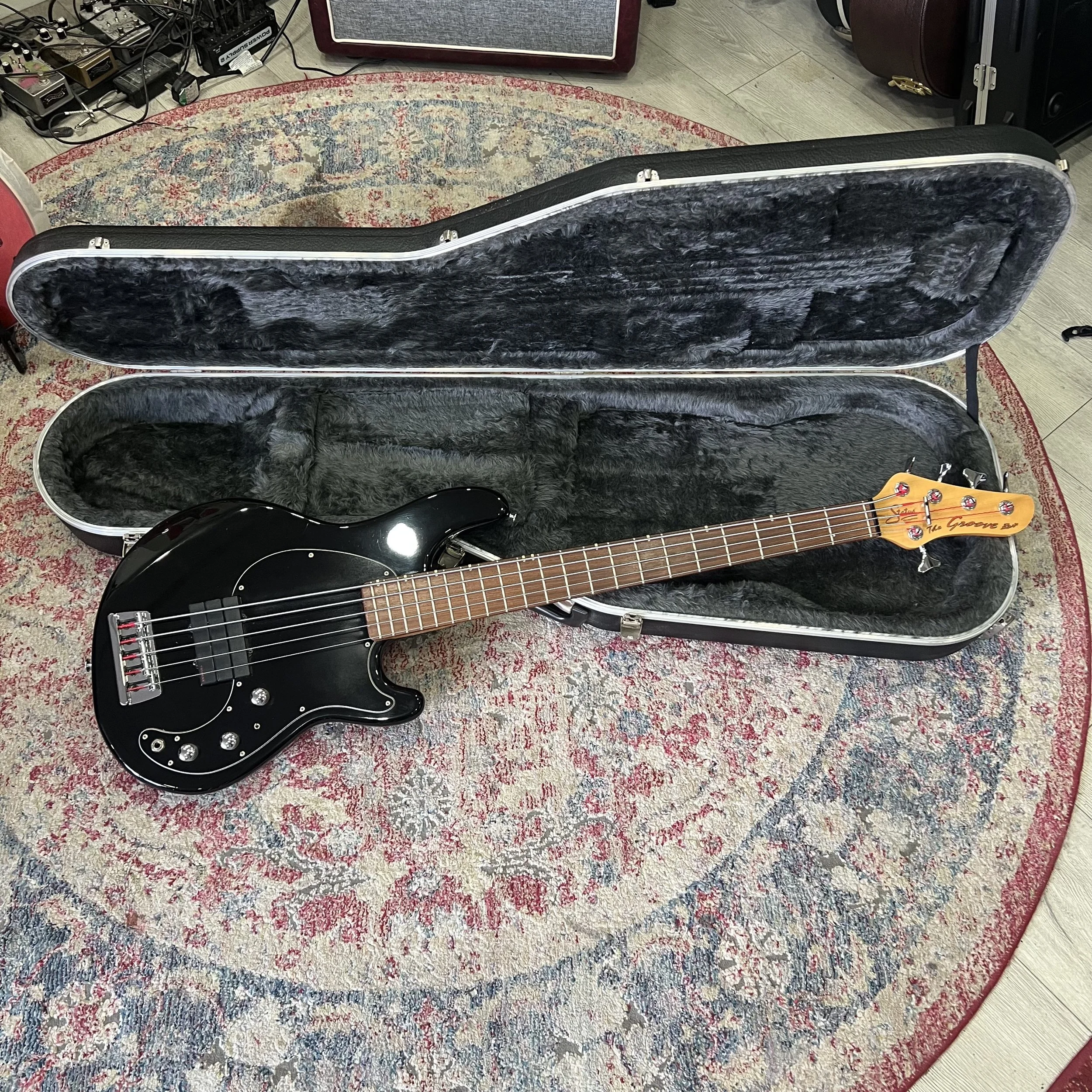Status-The-Groove-Bass-Guitar-Black-2.jpeg