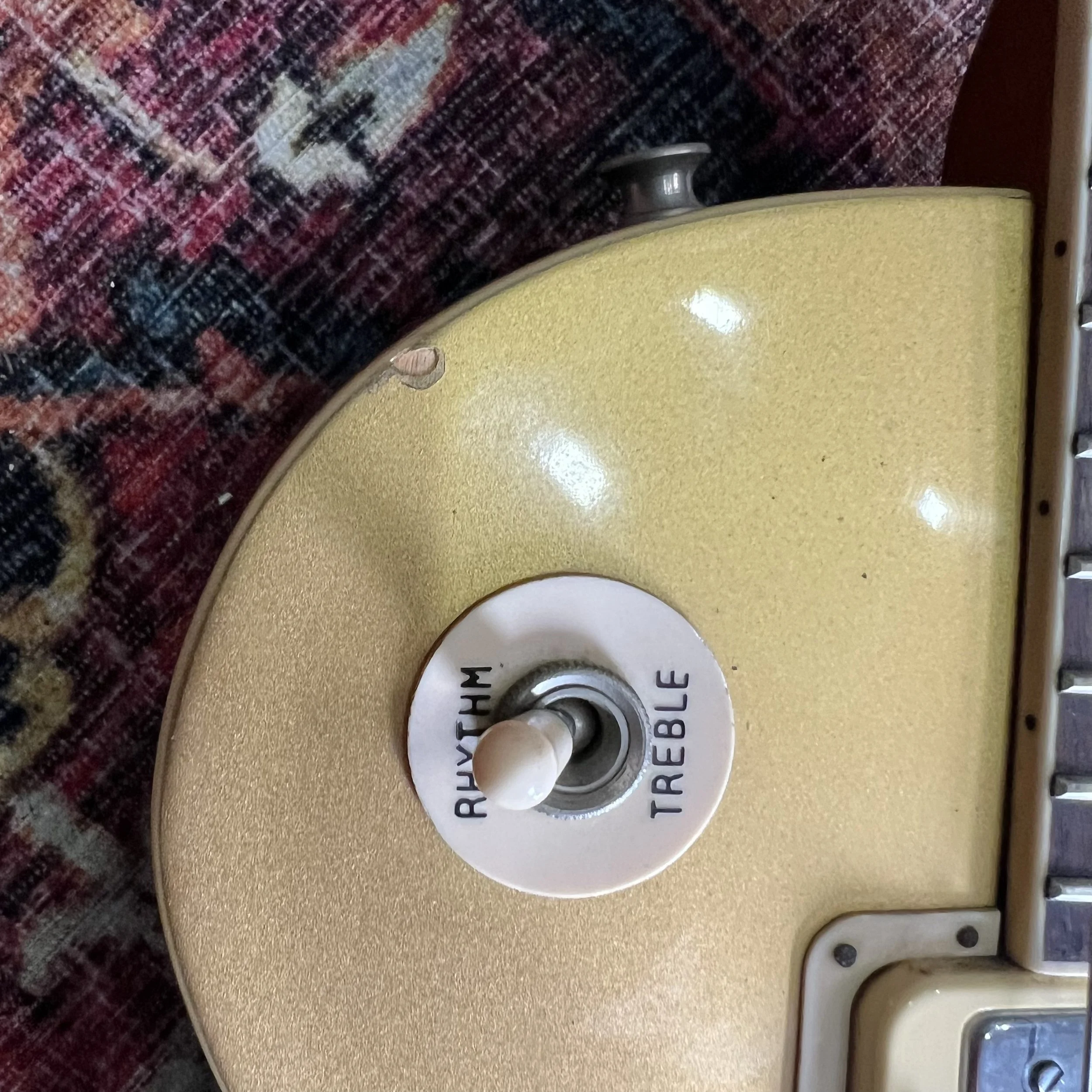 CSL-Deluxe-Goldtop-Guitar-018.jpeg
