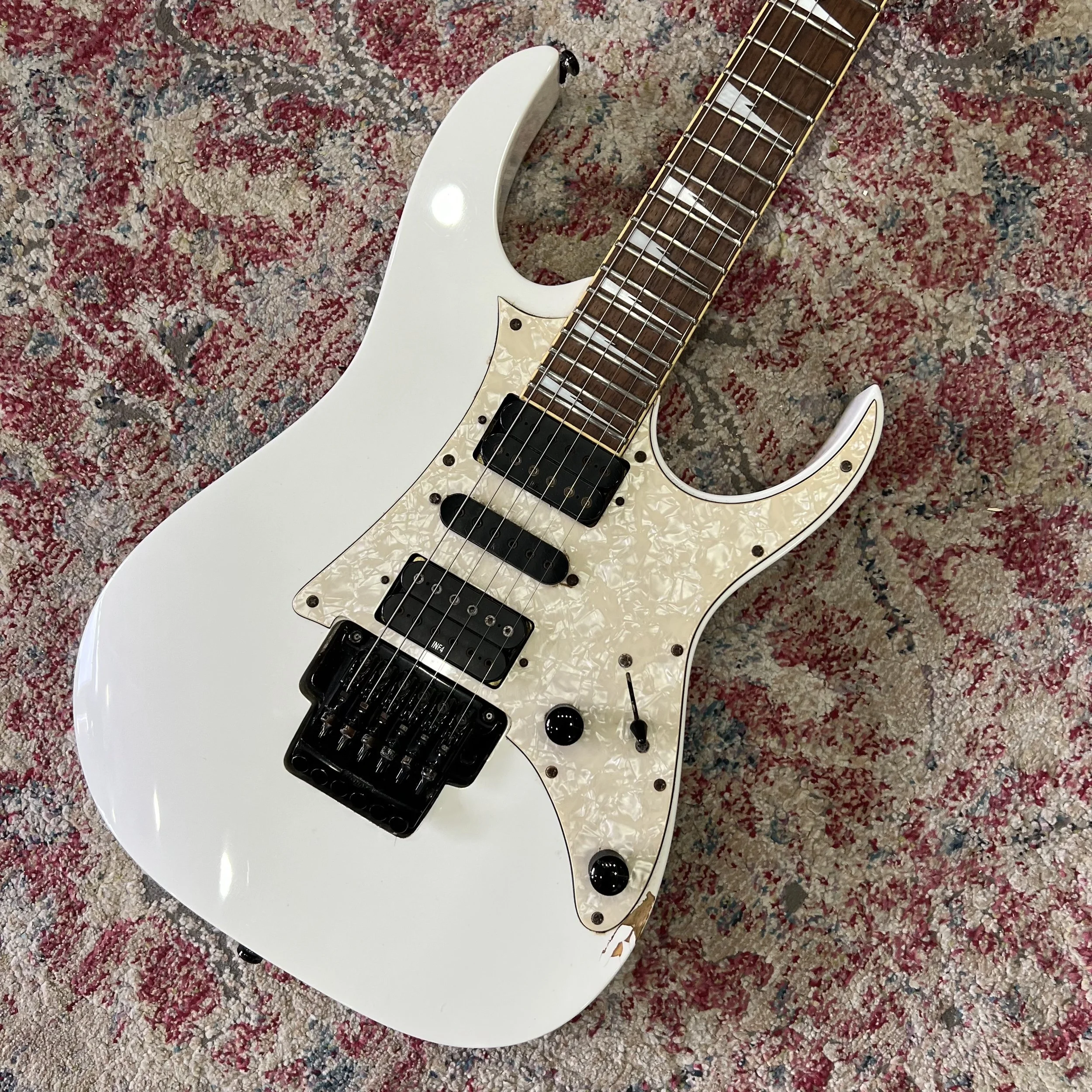 Ibanez-RG350-DXSeries-Guitar-White-02.jpeg