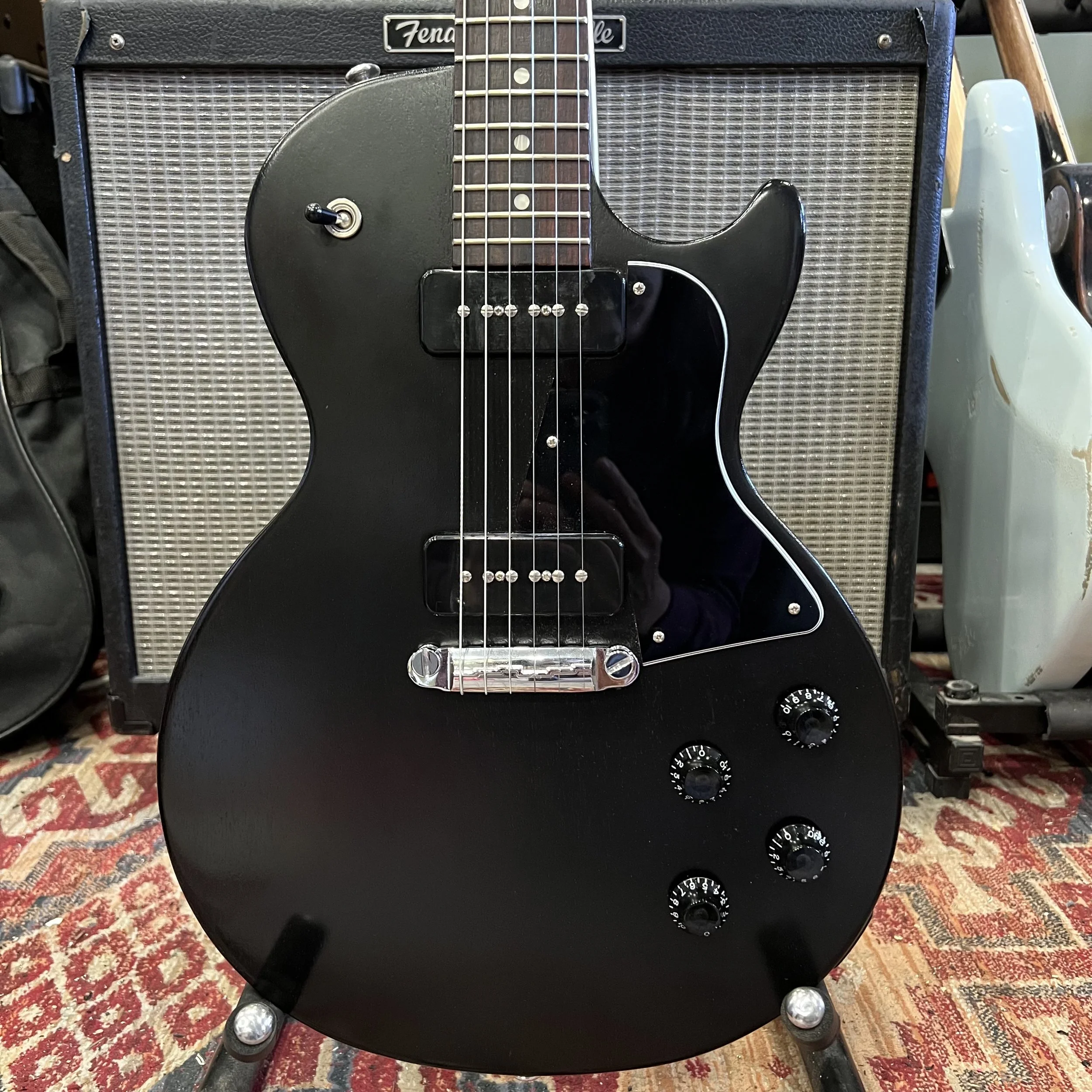 Gibson-LesPaulSpecial-Black-02.jpeg