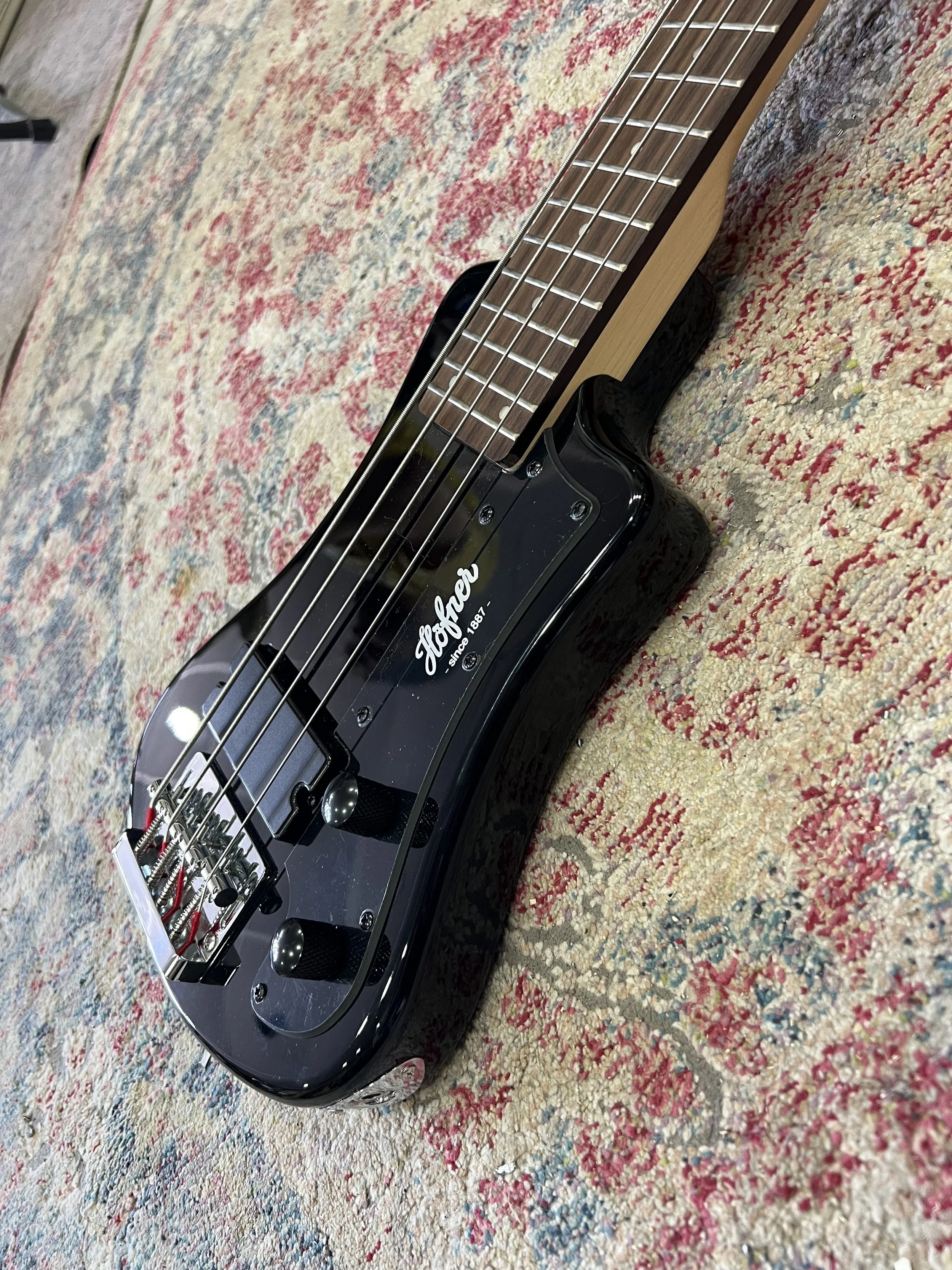 Höfner-Shorty-Bass-Guitar-Black-03.jpeg