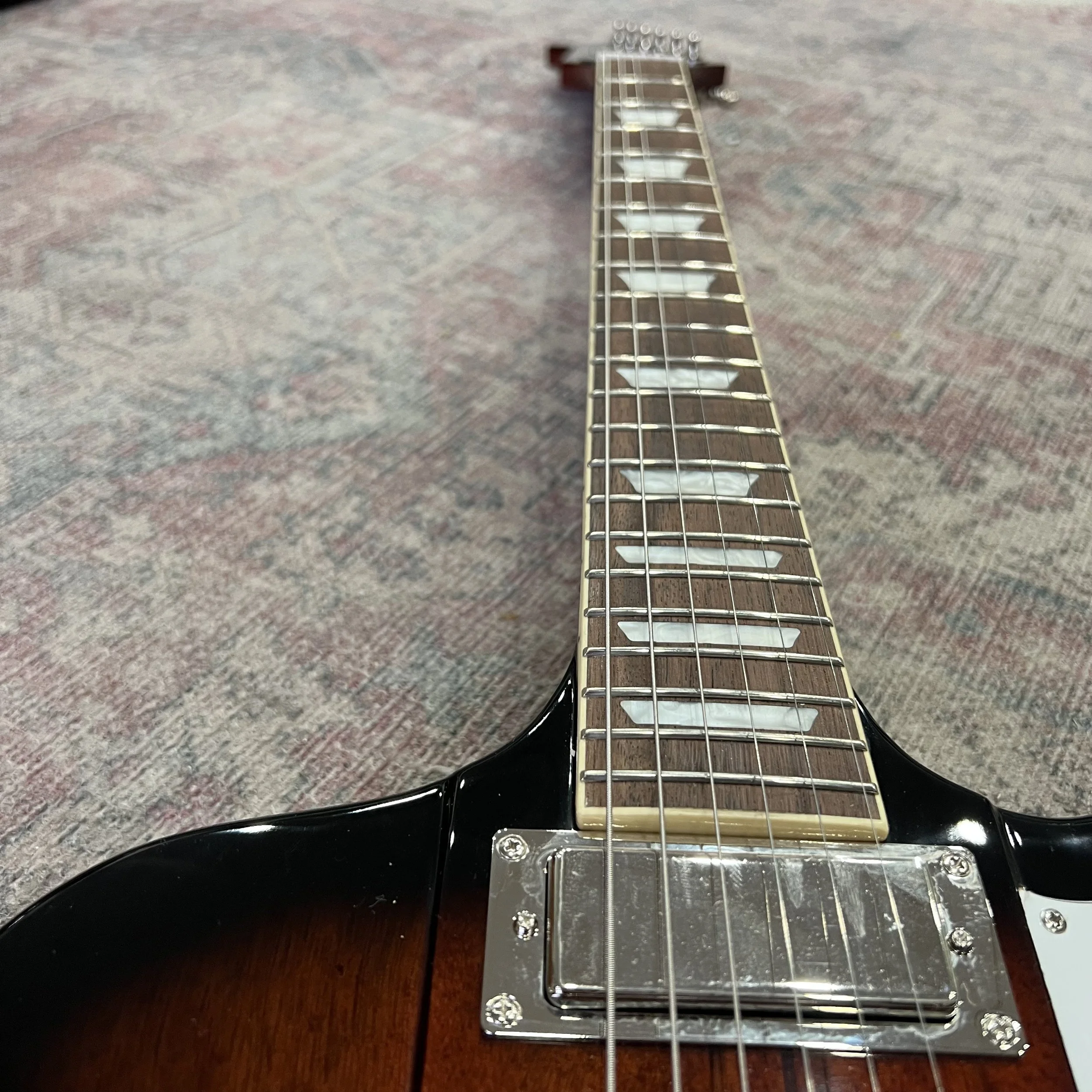 Epiphone-Firebird-Vintage-Sunburst-04.jpeg