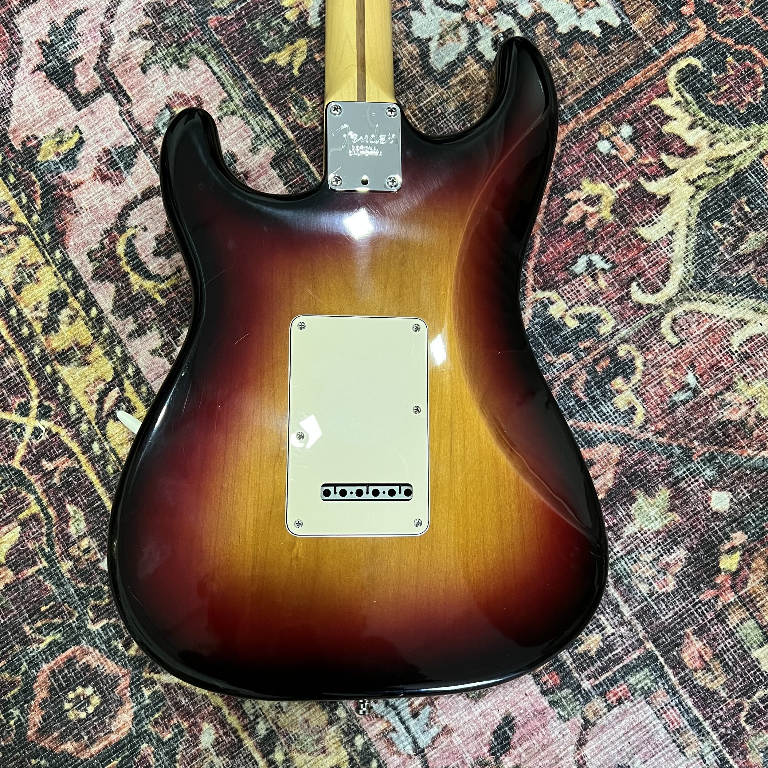Fender-American-Standard-Stratocaster-3tonesunburst-09.jpeg