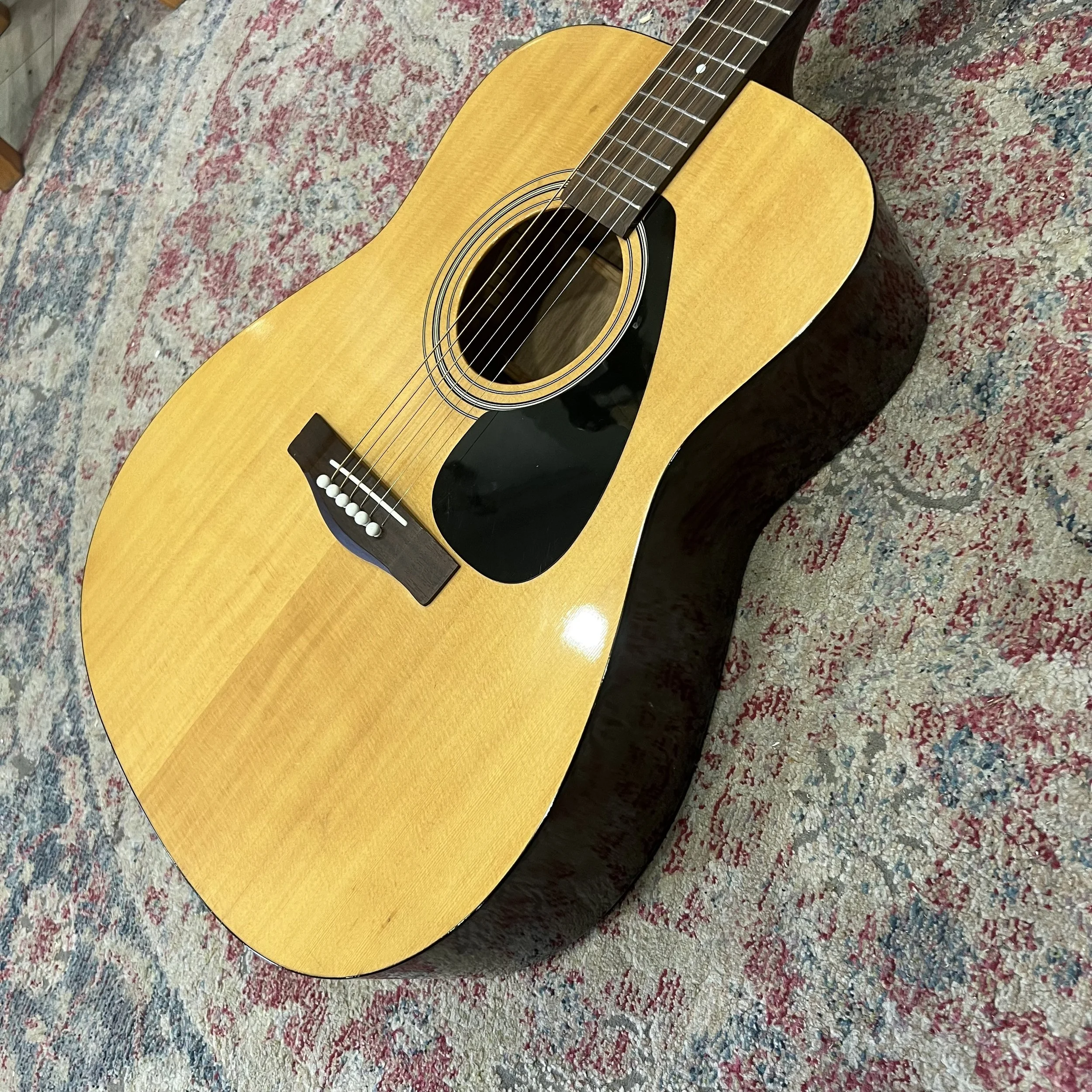 Yamaha-F310-acoustic-natural-gloss-3.jpeg