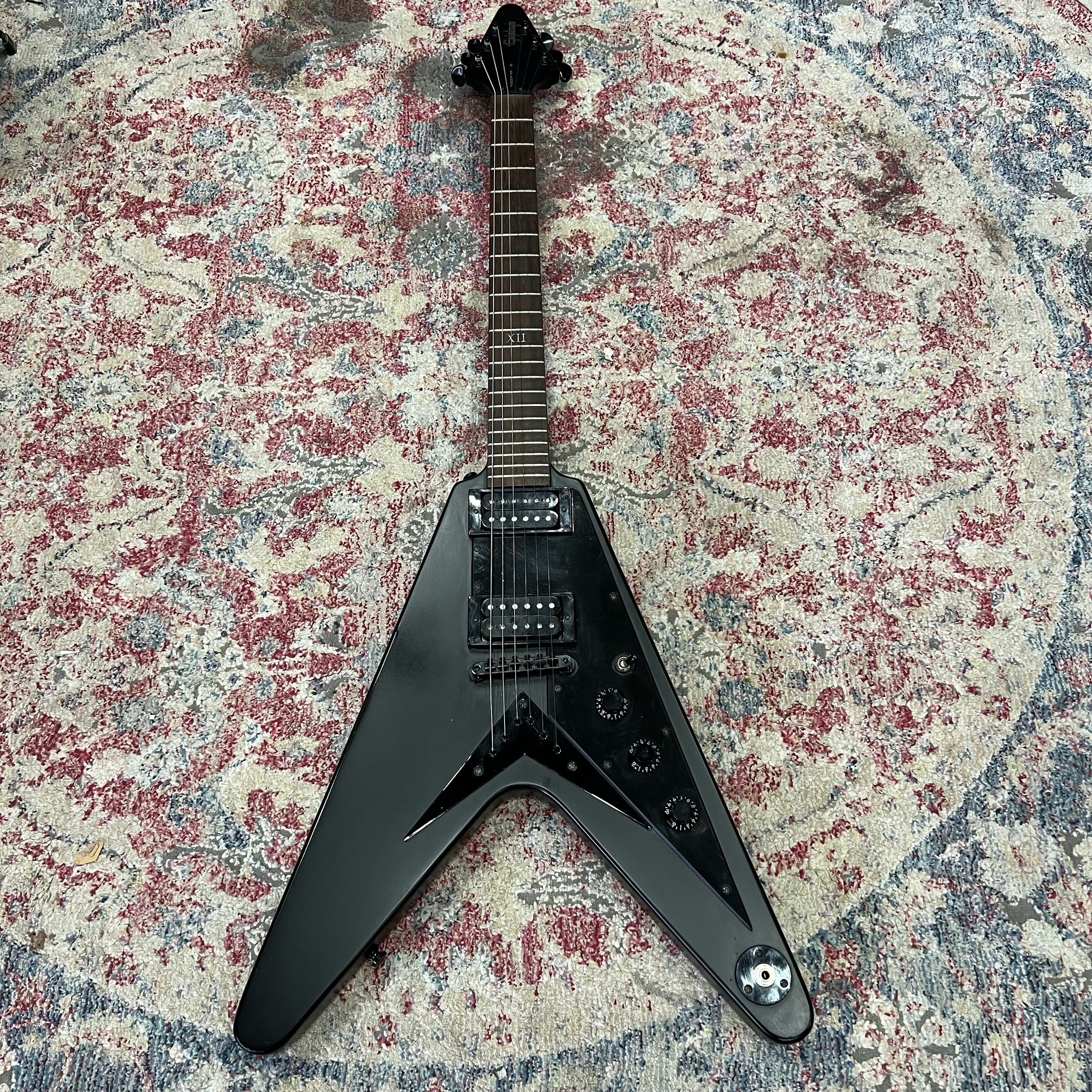 Epiphone-Flying-V-Black-01.jpeg