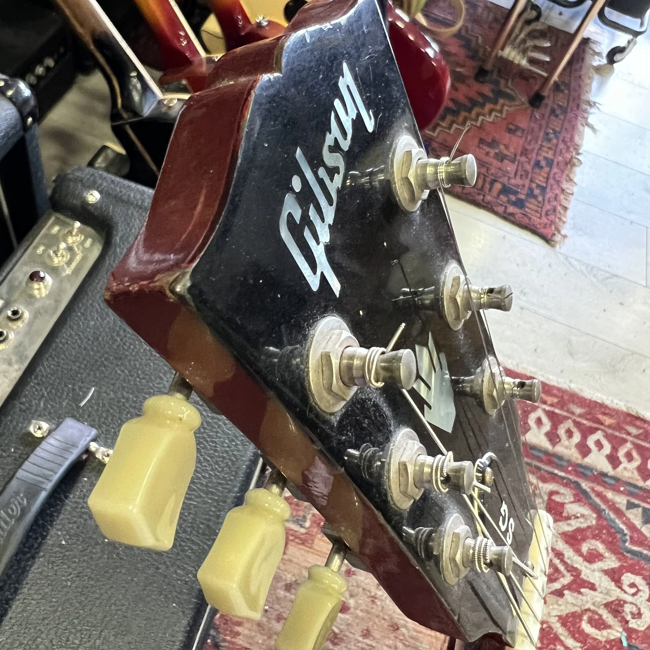 Gibson-SG-Standard-electric-Guitar-HeritageCherry-011.jpeg