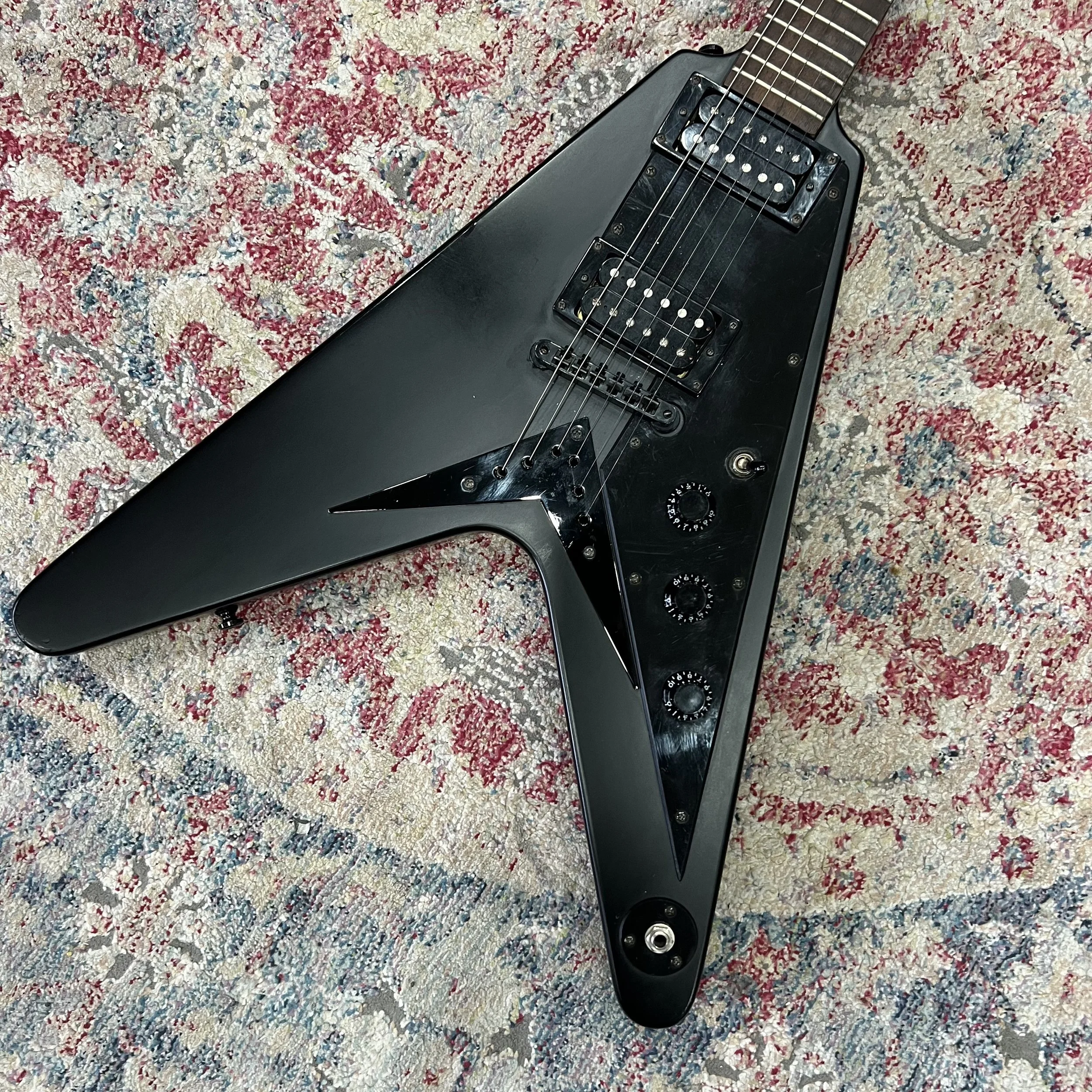 Epiphone-Flying-V-Black-02.jpeg