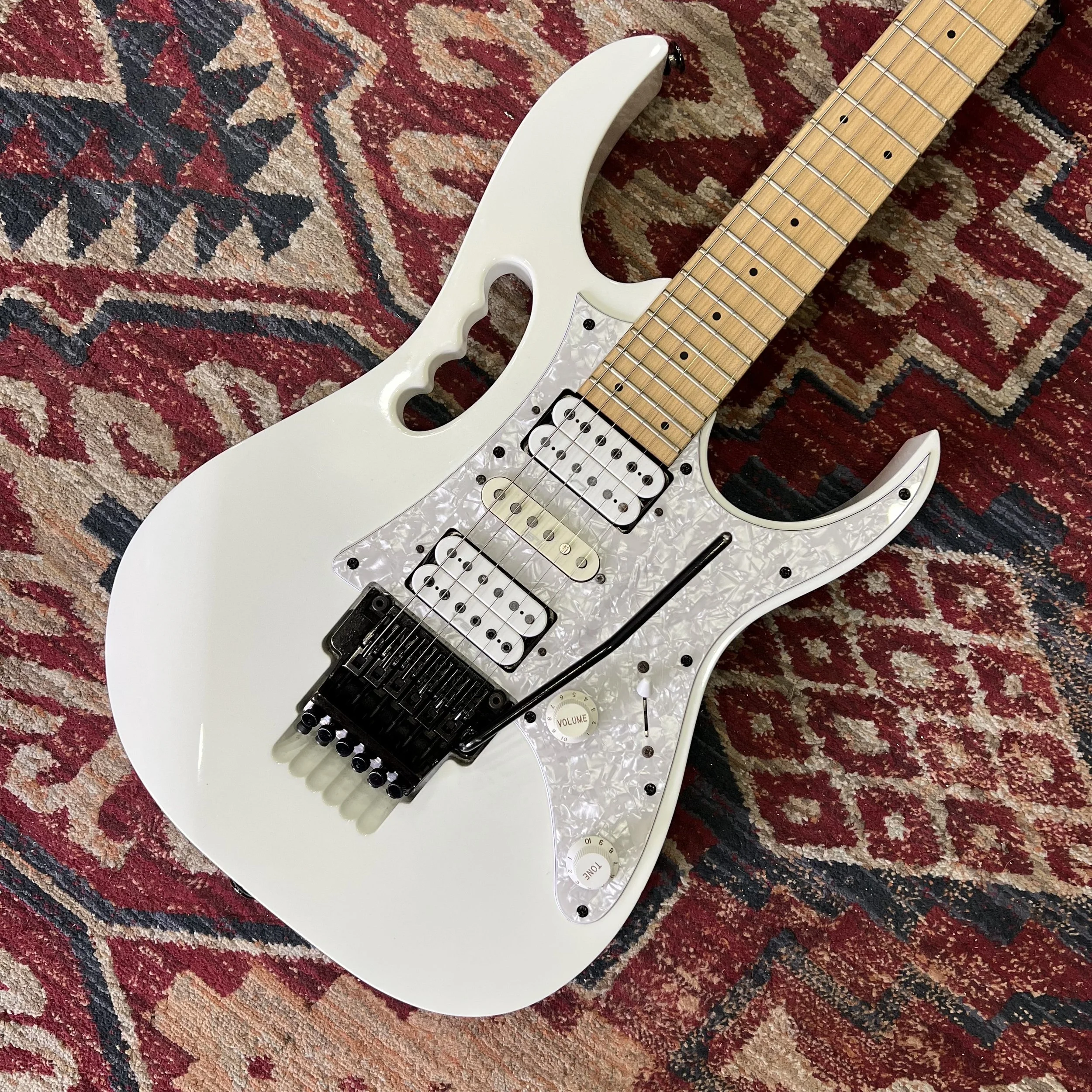 Ibanez-JEM-MIJ-White-06.jpeg
