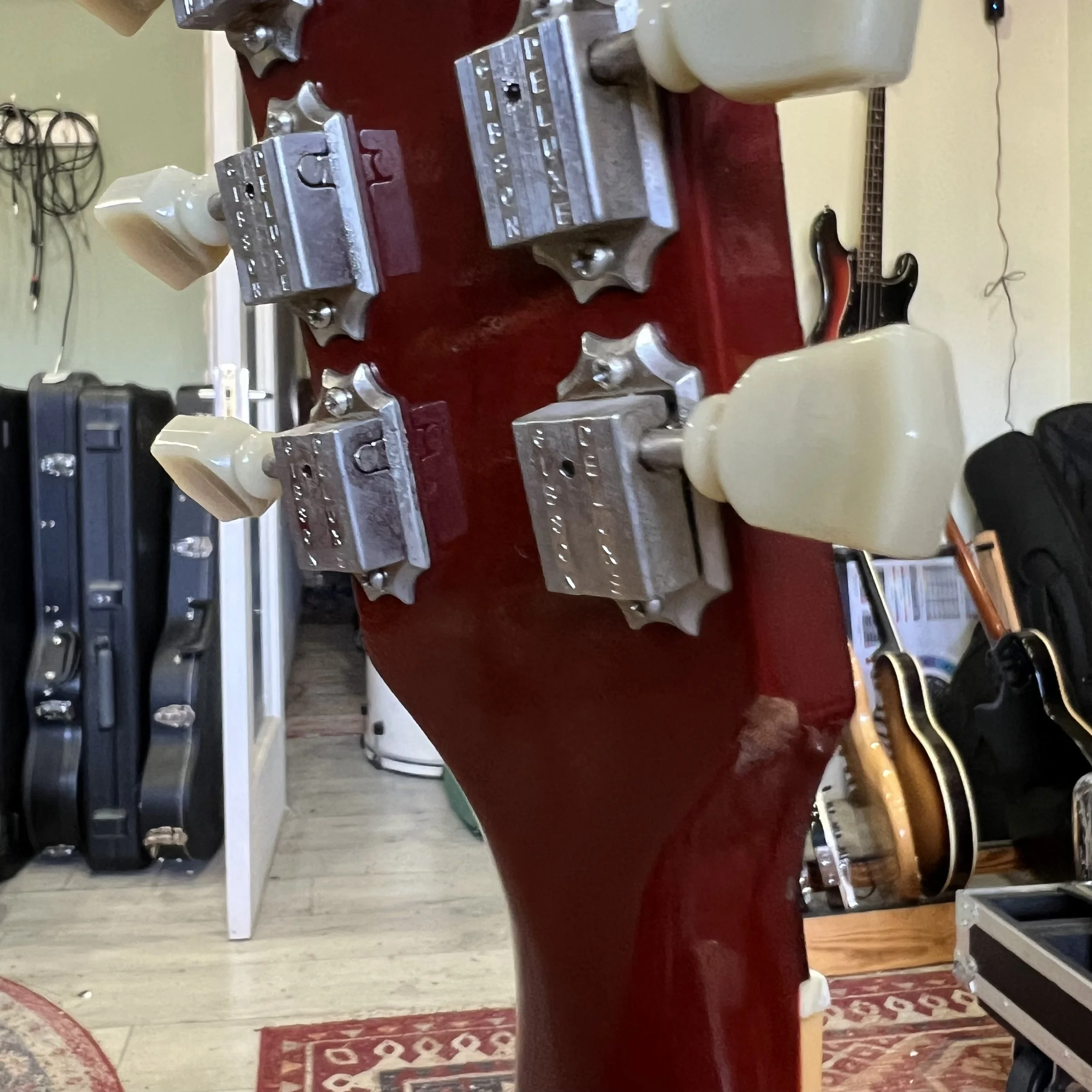 Gibson-SG-Standard-electric-Guitar-HeritageCherry-024.jpeg