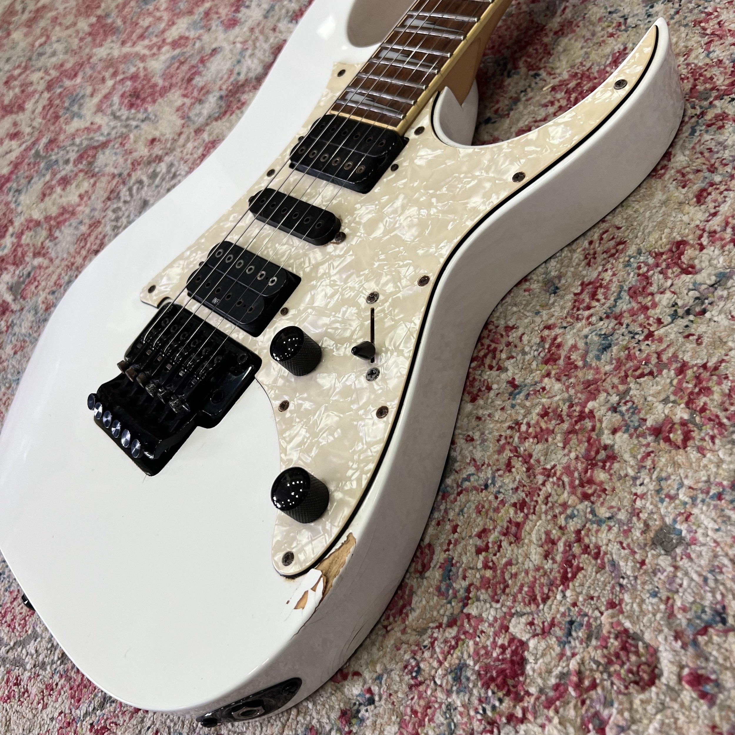 Ibanez-RG350-DXSeries-Guitar-White-03.jpeg