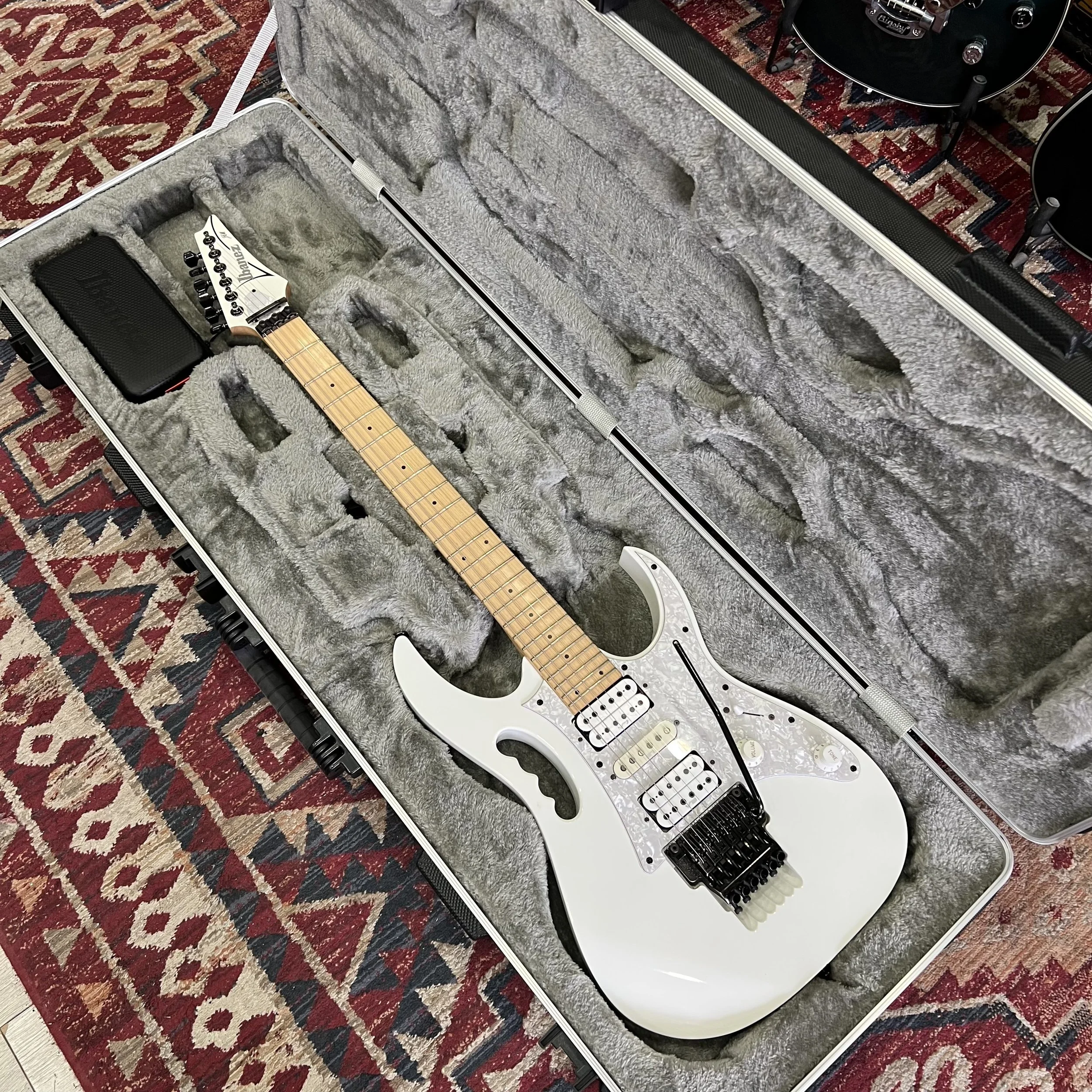 Ibanez-JEM-MIJ-White-02.jpeg