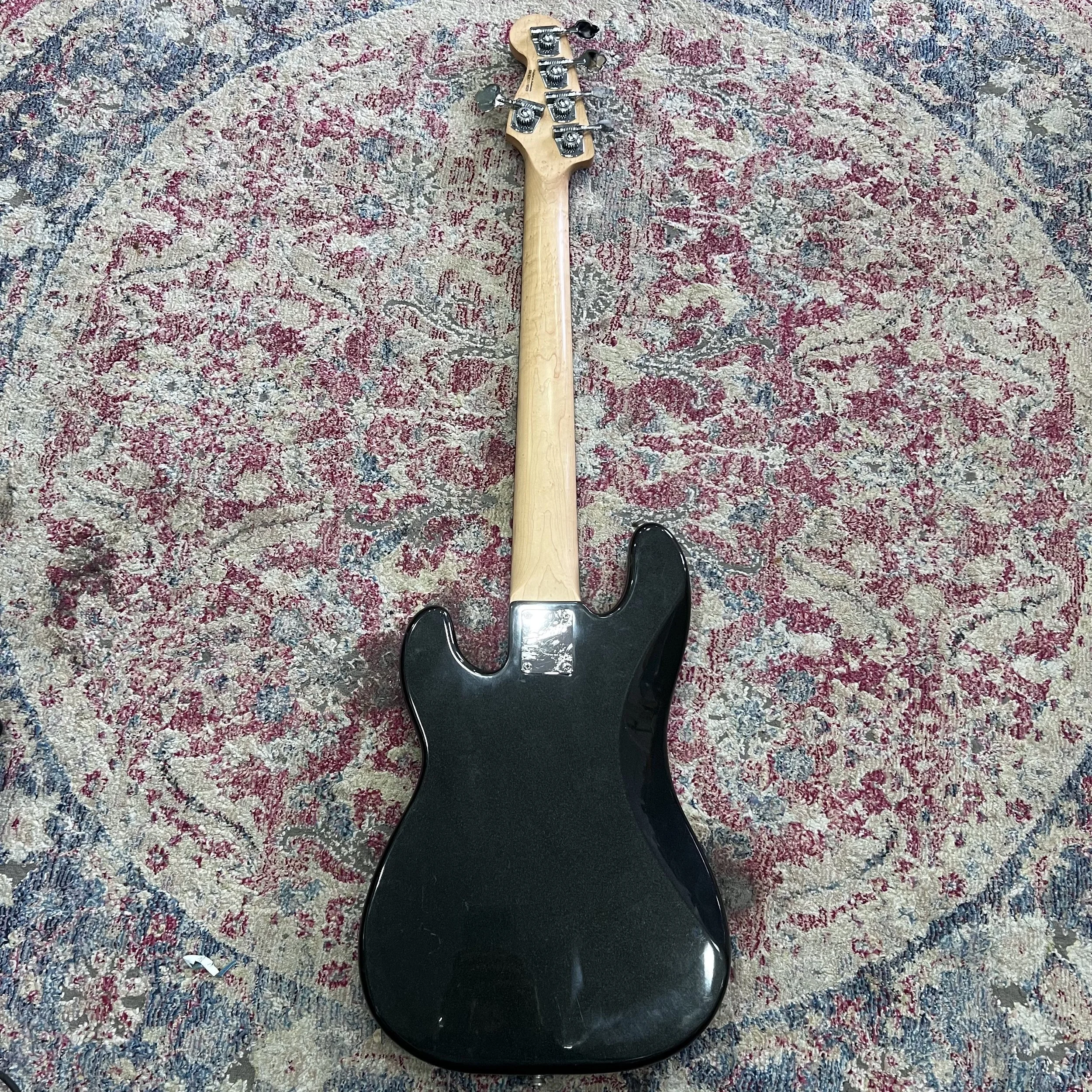 SquierPrecisionBassV5string Black_07.jpeg