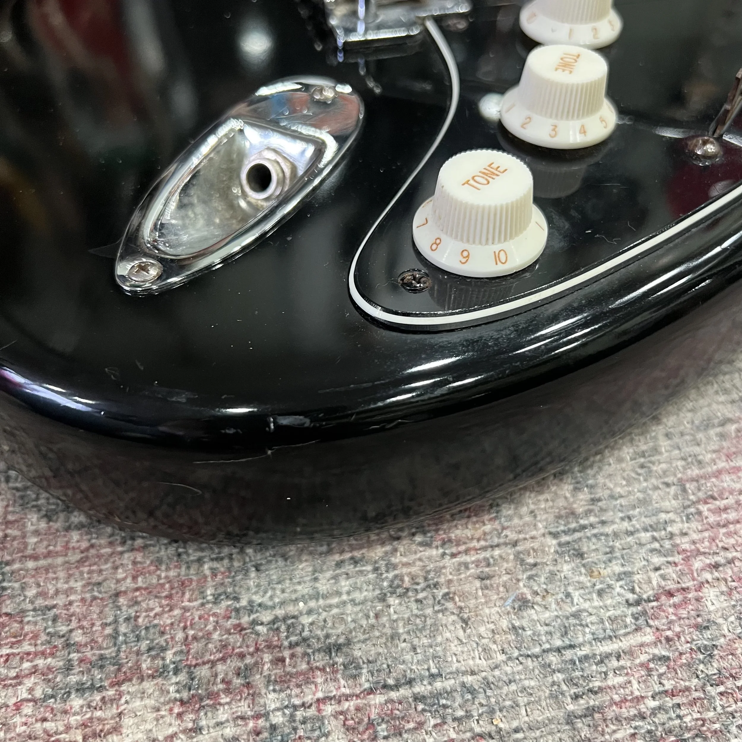 Fender-Stratocaster-Electric-MIM-Guitar-Black-014.jpeg