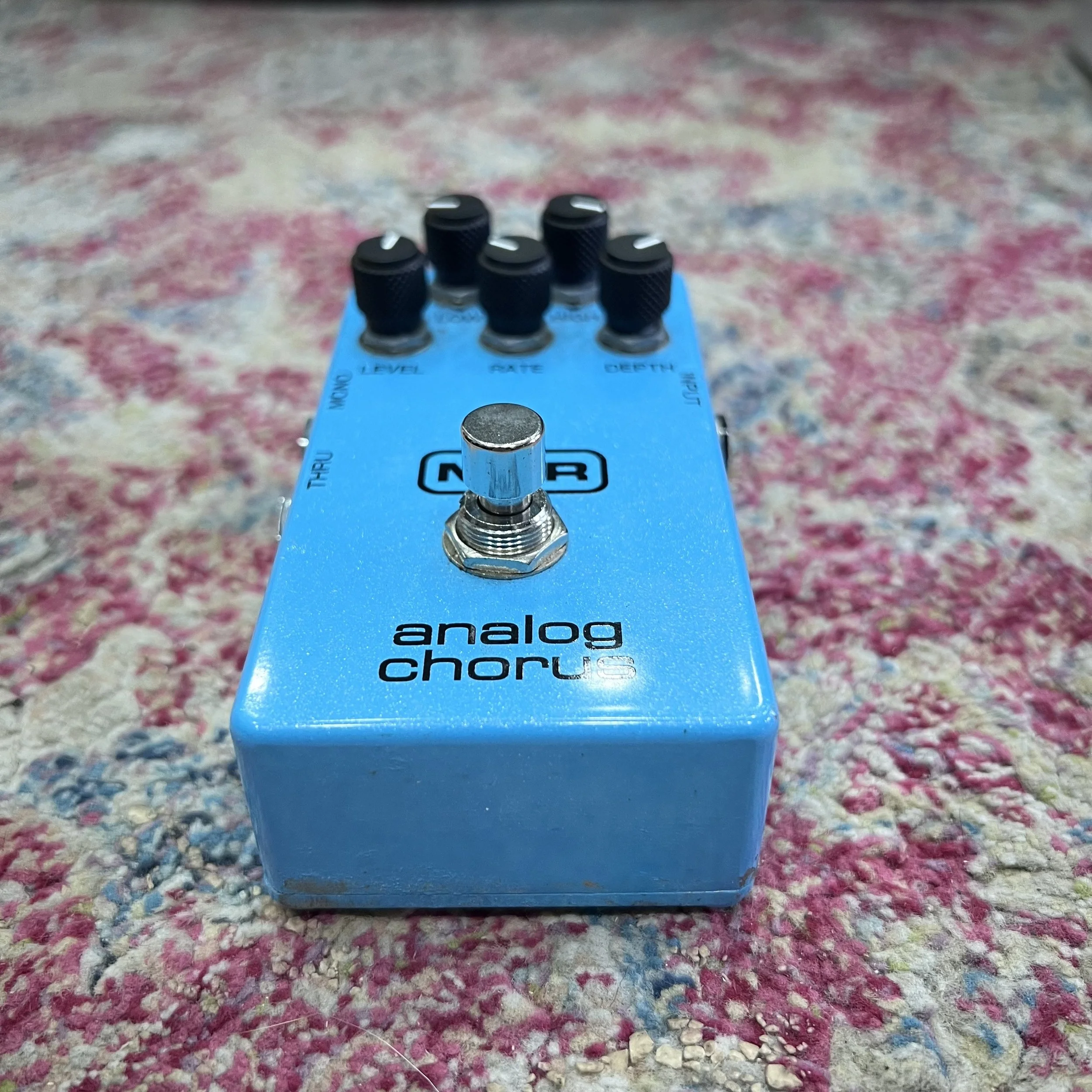 MXRM234AnalogChorusguitarpedalmetallicblue_05.jpeg