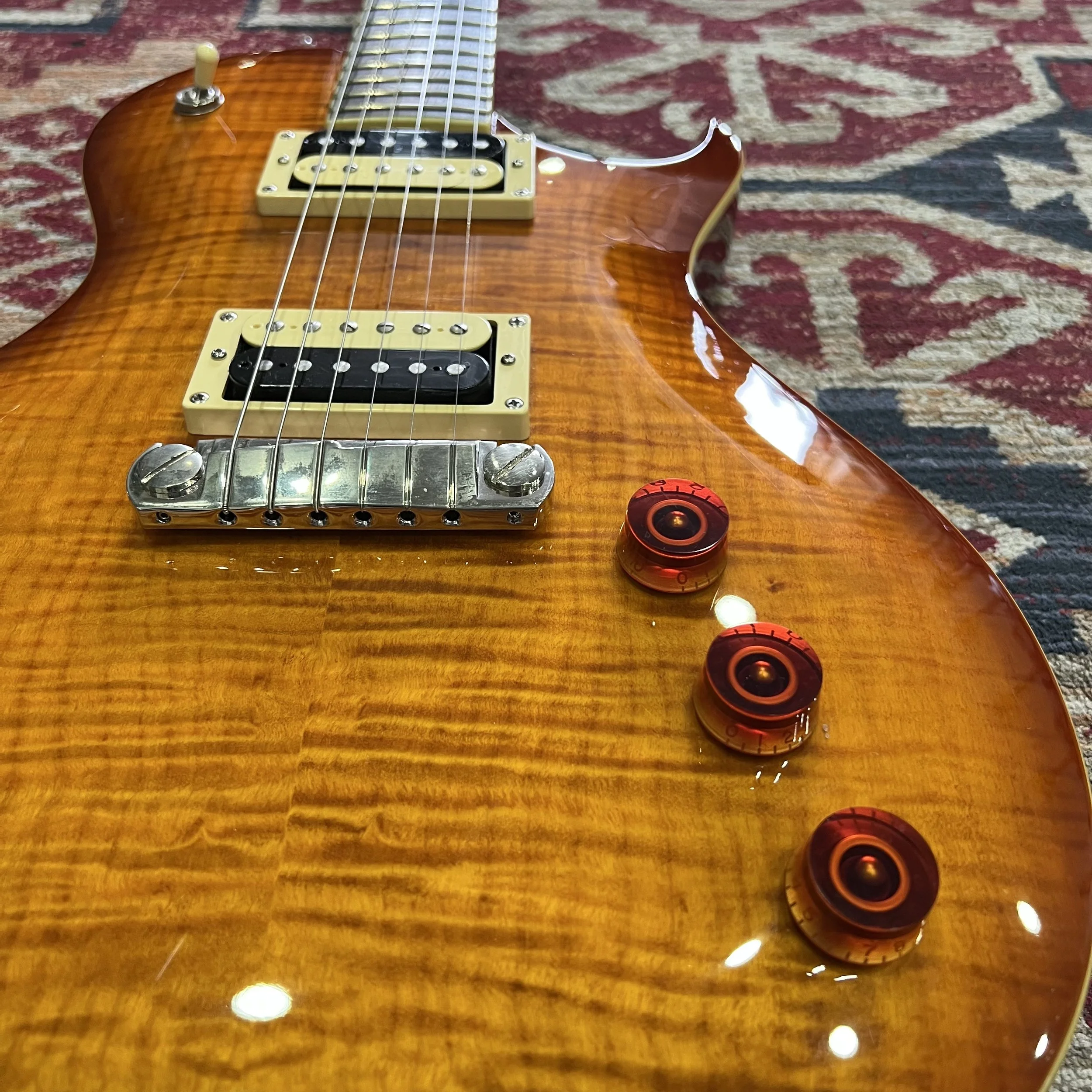 PRS-SE-BernieMarsden-Limited-Edition-VintageSunburst03.jpeg