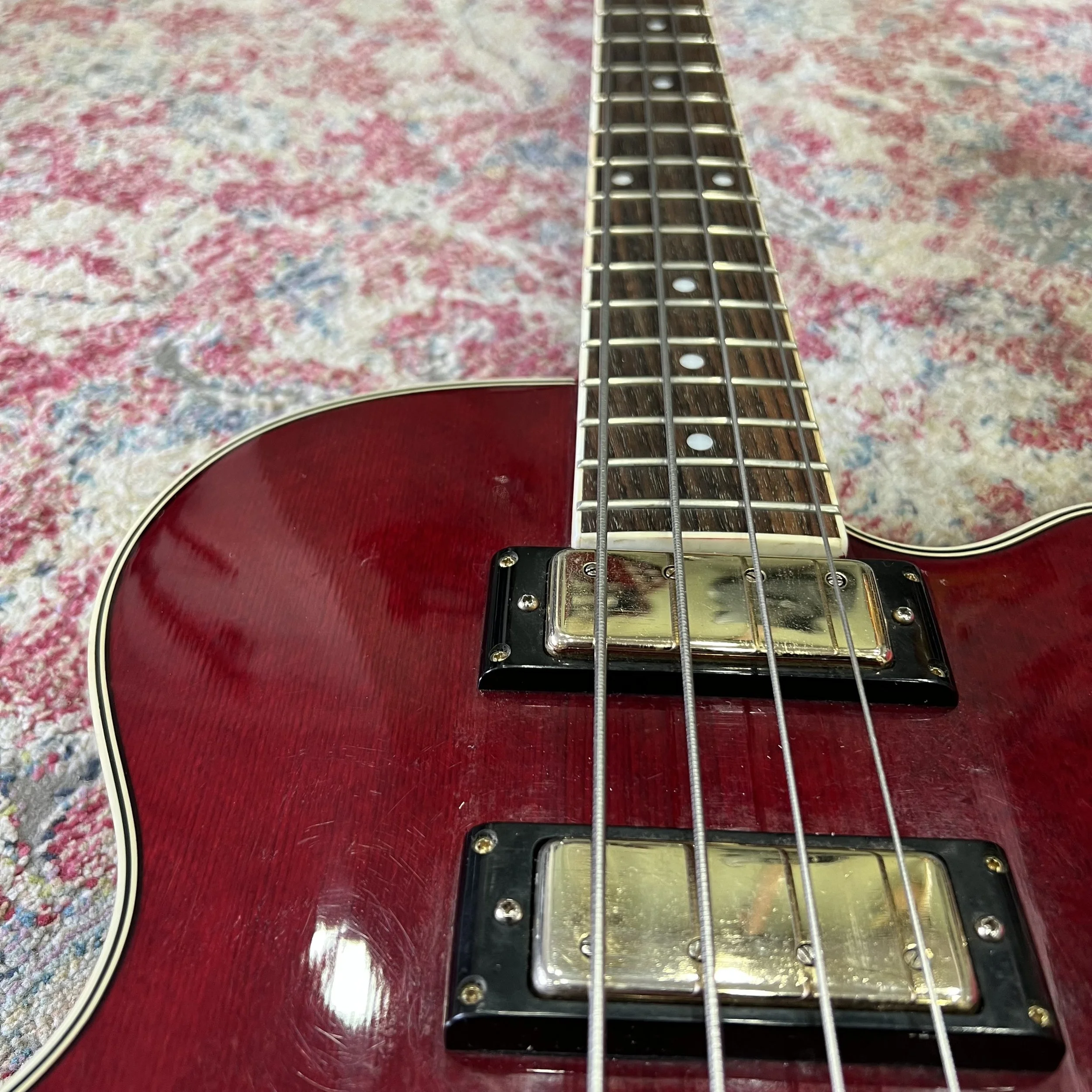EpiphoneAllenWoodyWildKatWineRed_05.jpeg