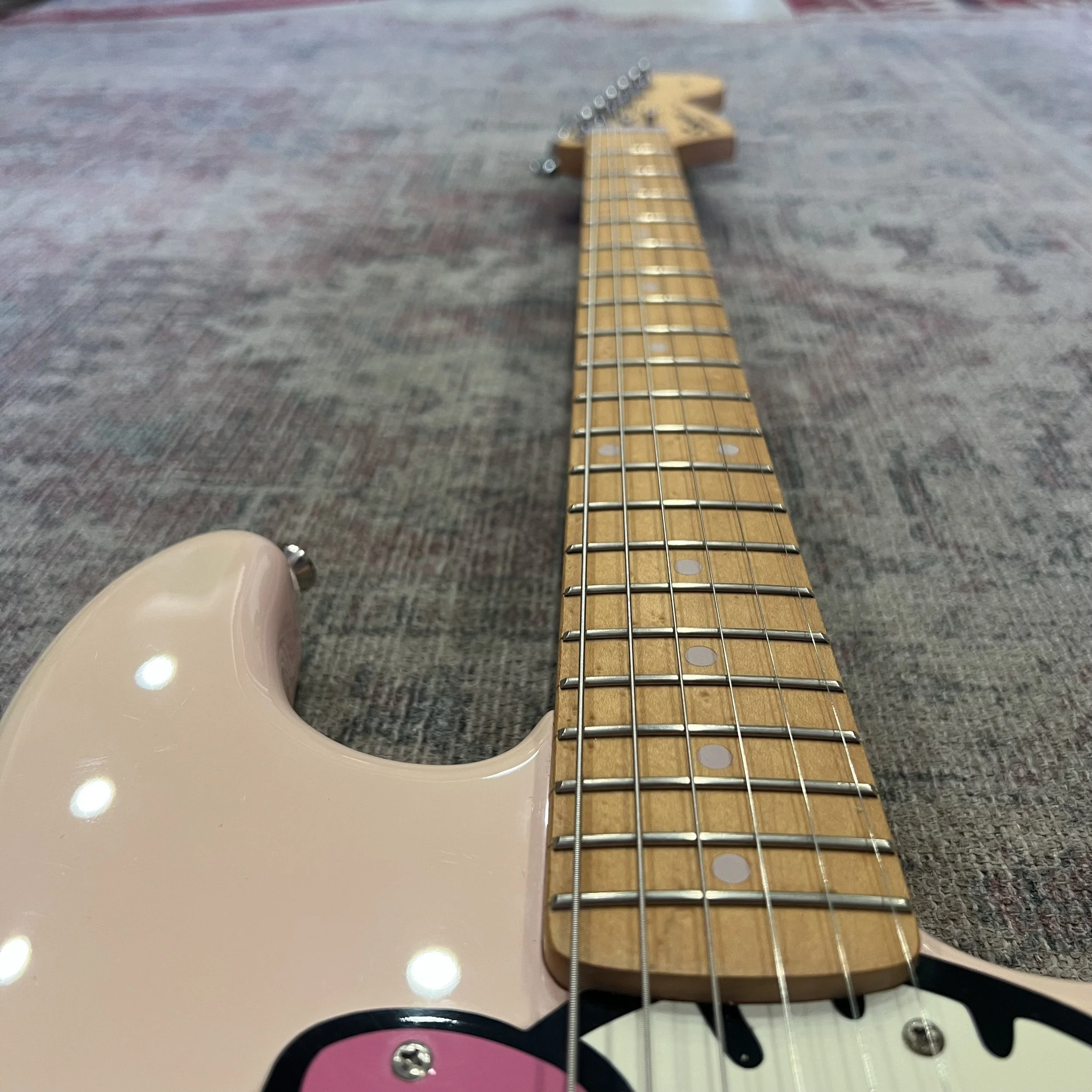 Squier-Stratocaster-AffinitySeries-HellokittyFirstYear2005-Pink-Electric-Guitar-06.jpeg