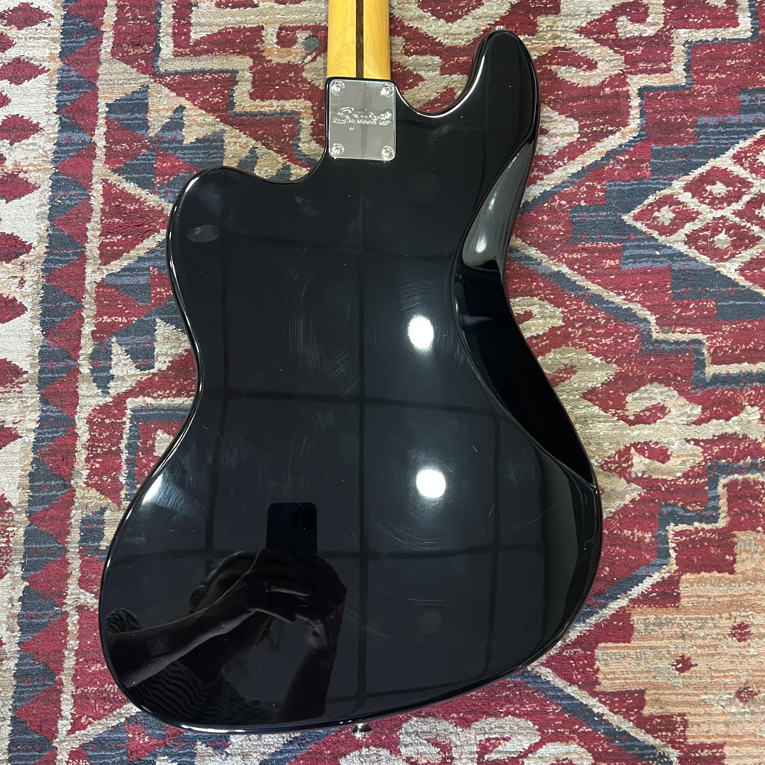 Squier-Classic-Vibe-Bass-VI -Black-Guitar-08.jpeg