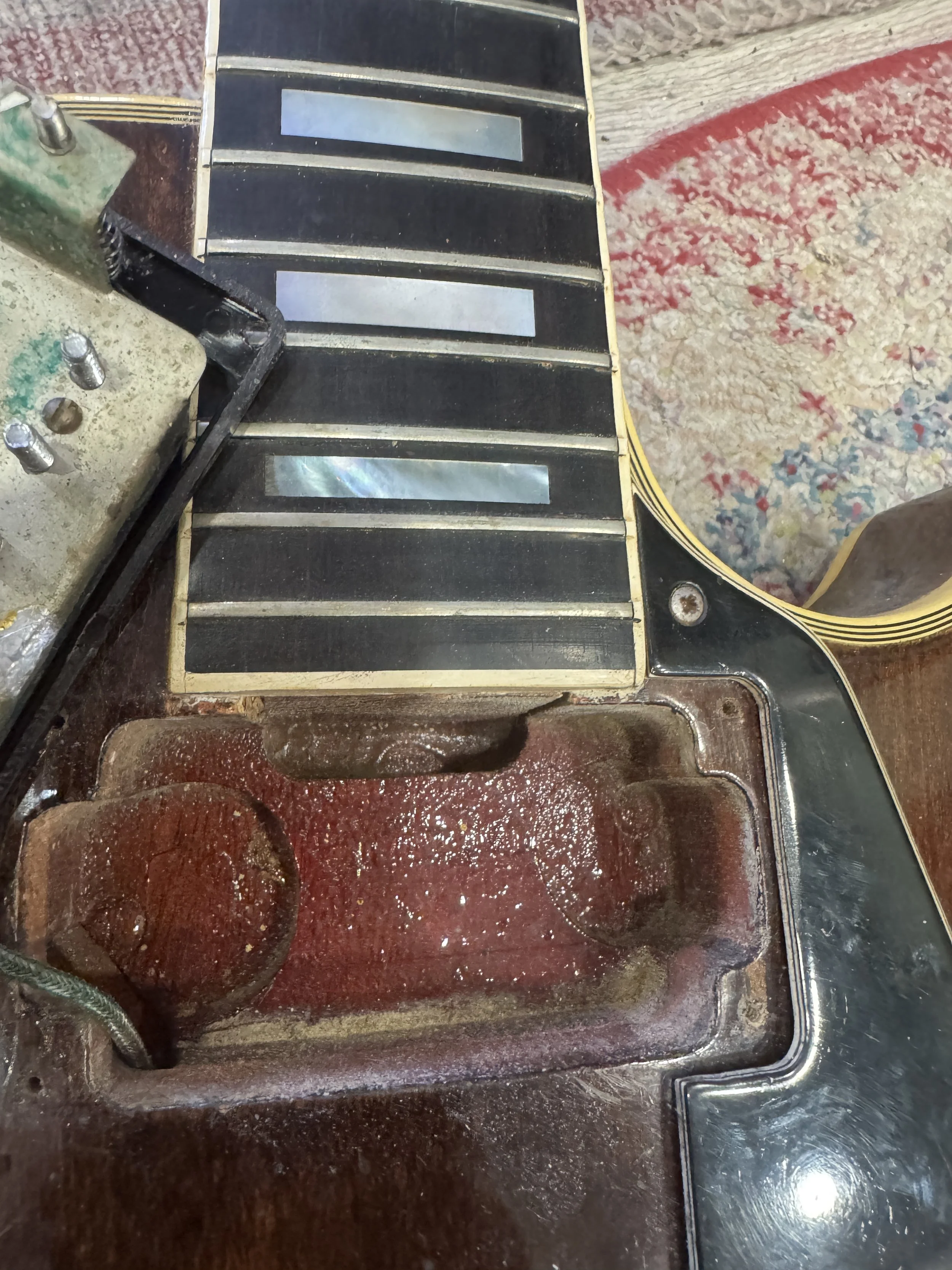 Gibson-Les-Paul-Custom-Vintage-Electric-Guitar-Walnut-03.JPG