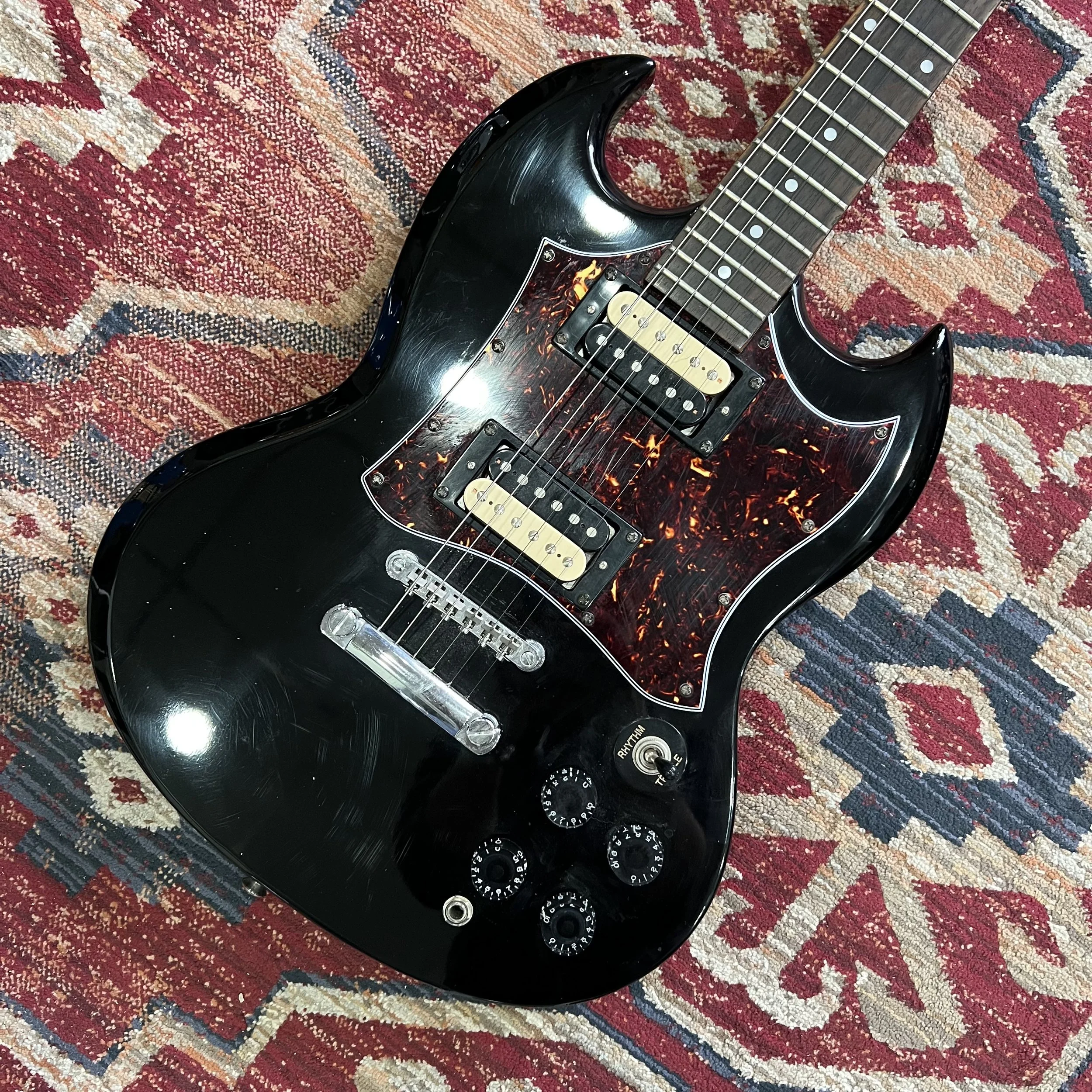Epiphone-Gibson-SG-Ebony-02.jpeg