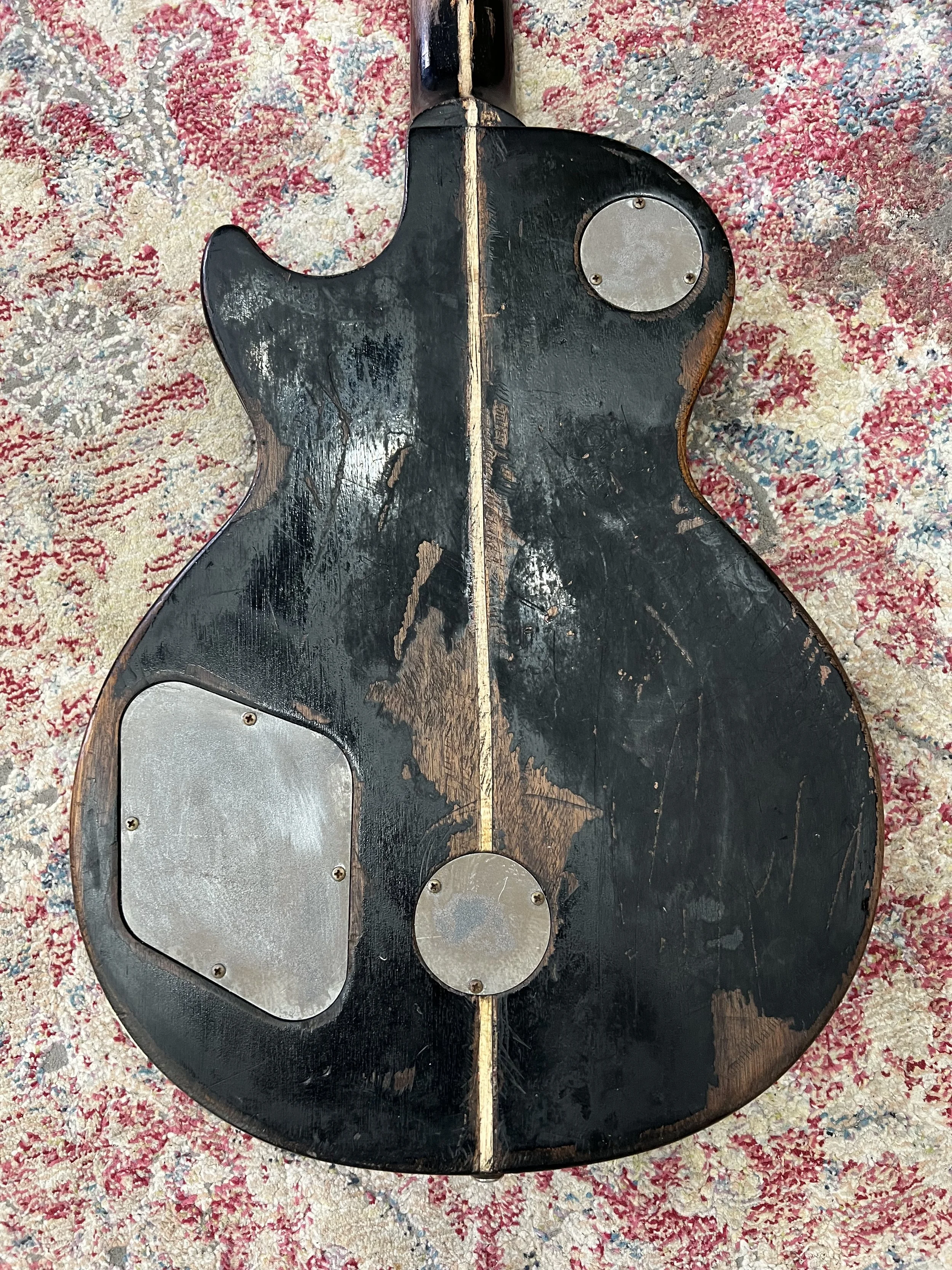 GibsonLesPaulStandardNeilYoungOldBlack Replica_09.jpeg