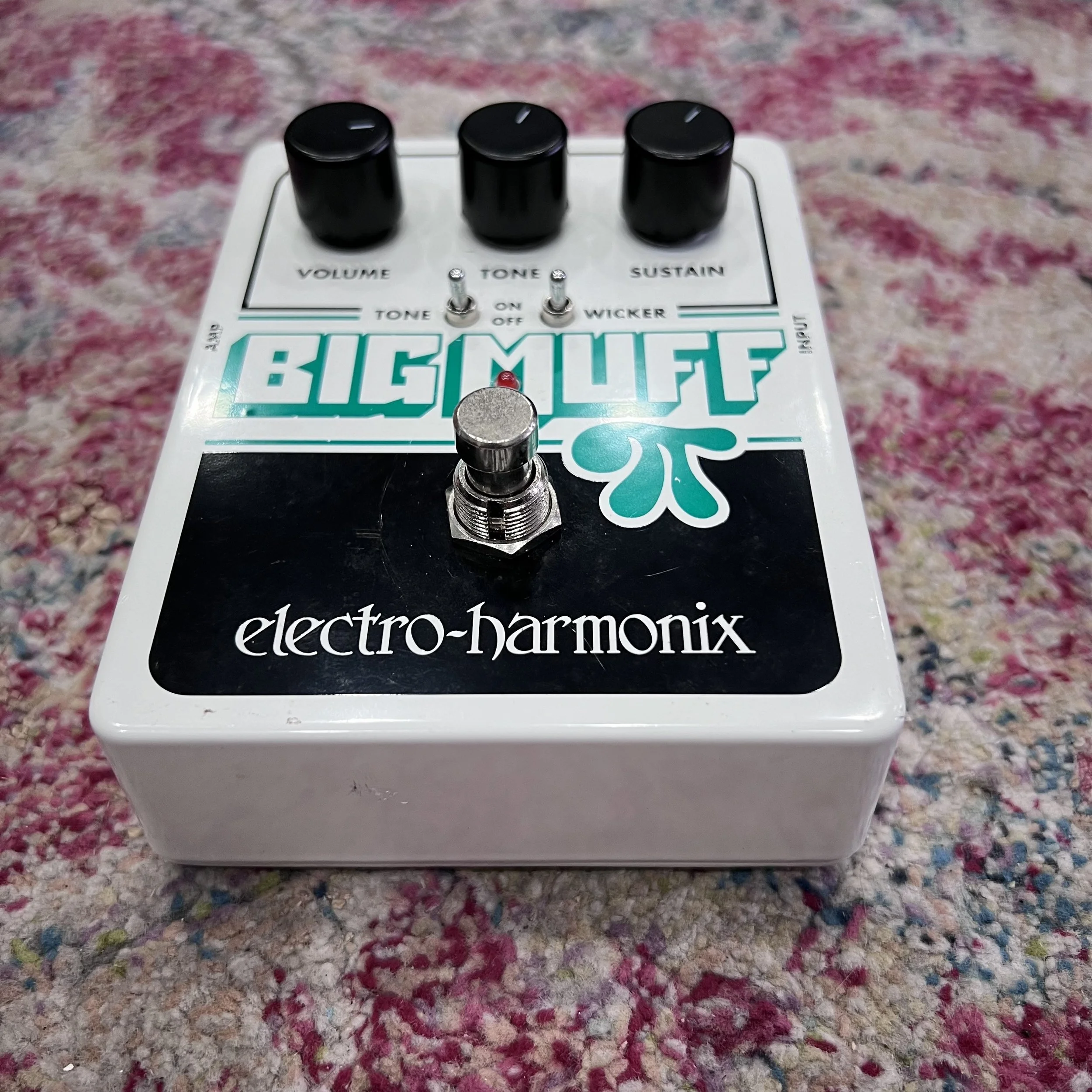 EHXBigMuffWickerGuitarPedal_02.jpeg