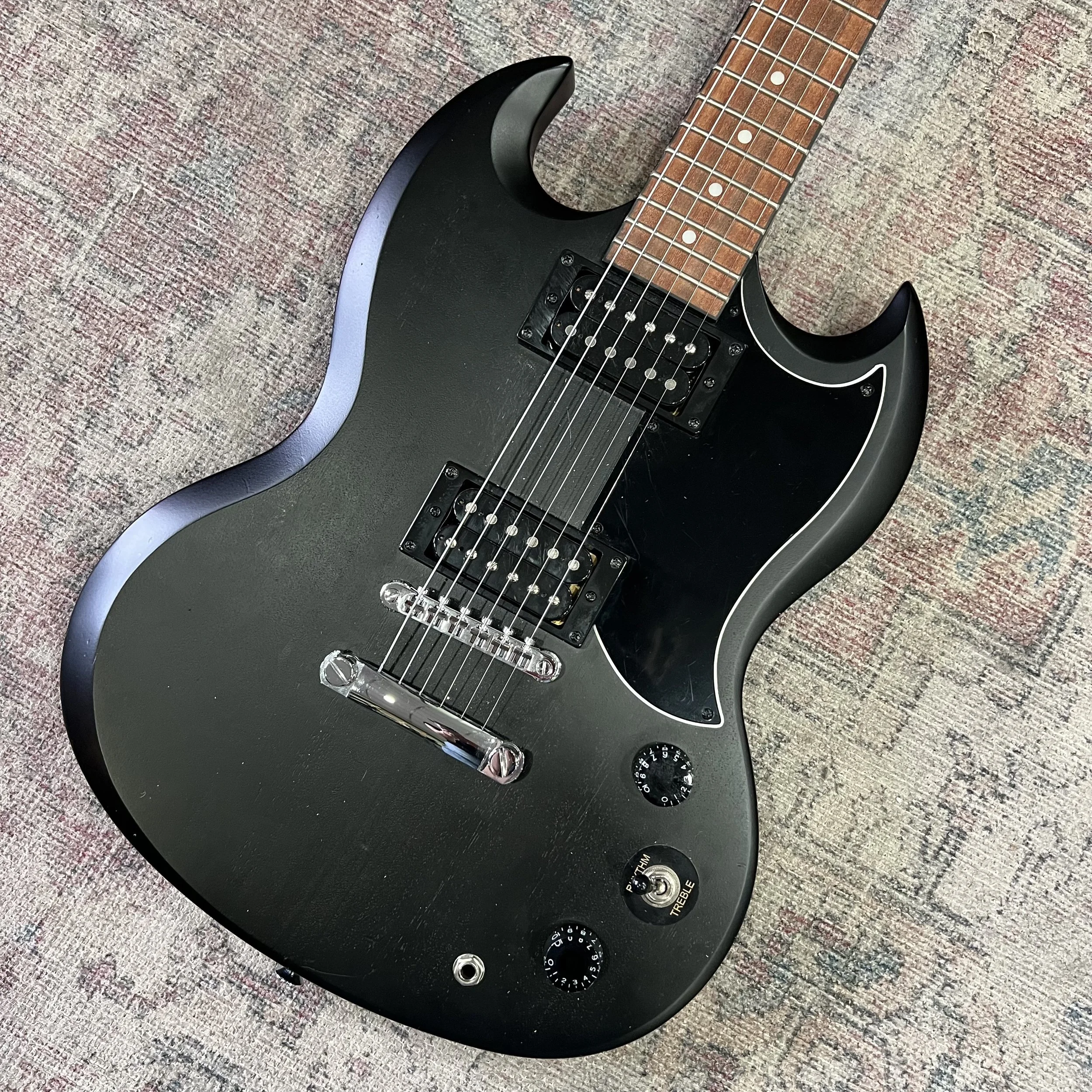 Epiphone-SG-Electric-Guitar-Ebony-02.jpeg