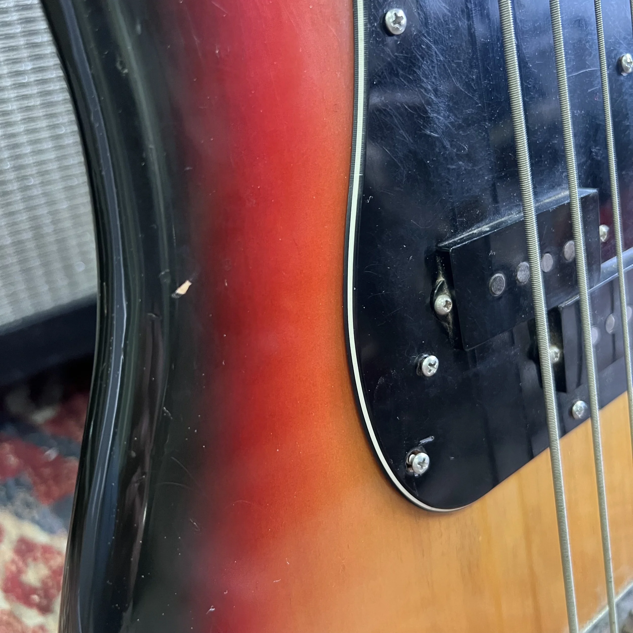 Fender-Precision-Bass-3tonesunburst-013.jpeg