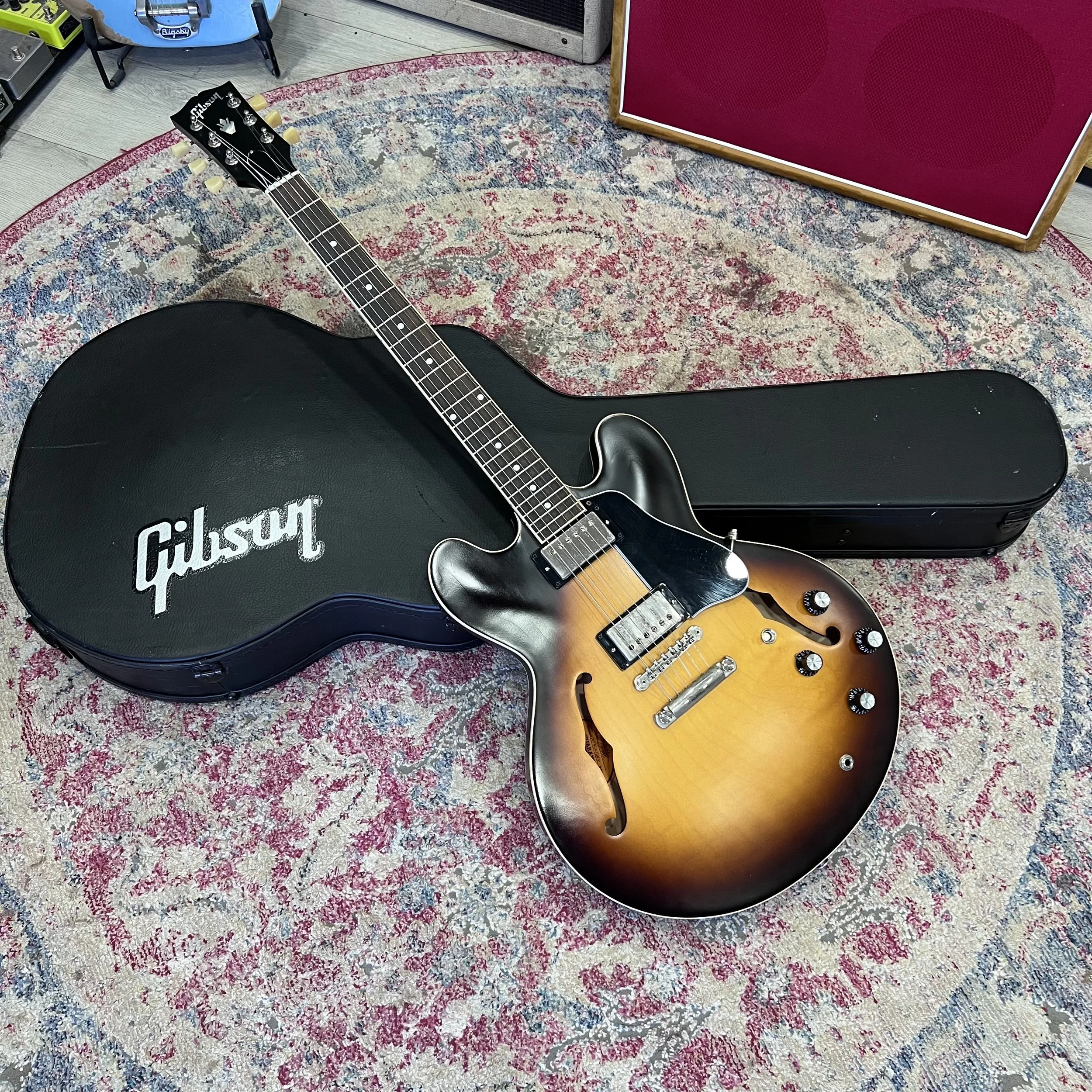 GibsonES335SatinVintageSunburst_03.jpeg