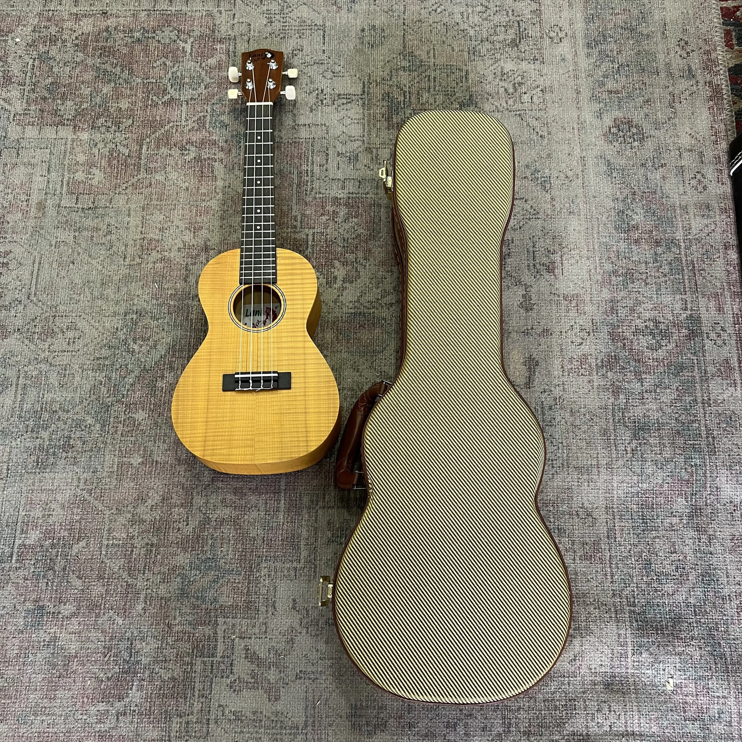 Lani-ukulele-concert-LC55MO-tweed-case-07.jpeg
