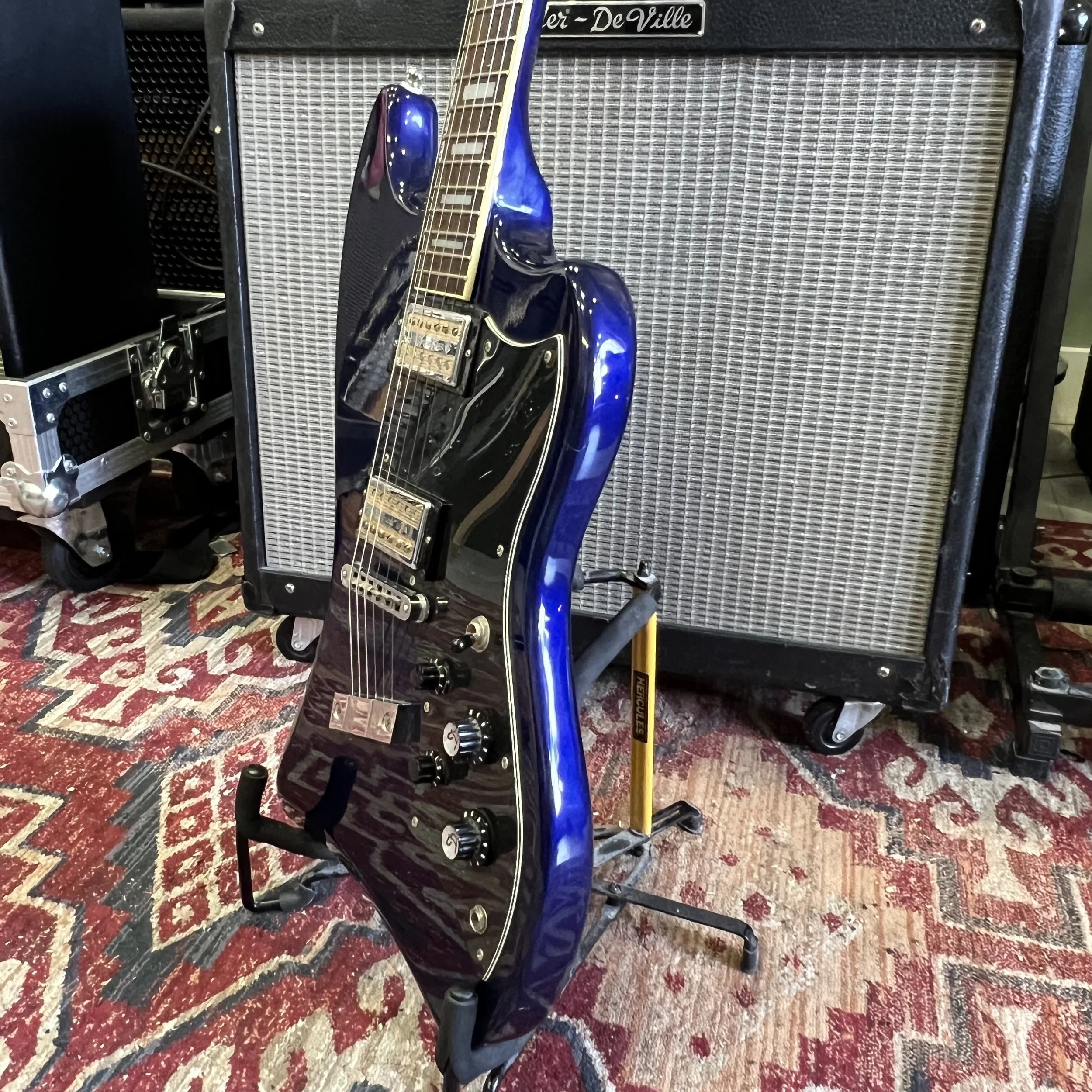 DeArmond-Electric-Guitar-Blue-04.jpeg