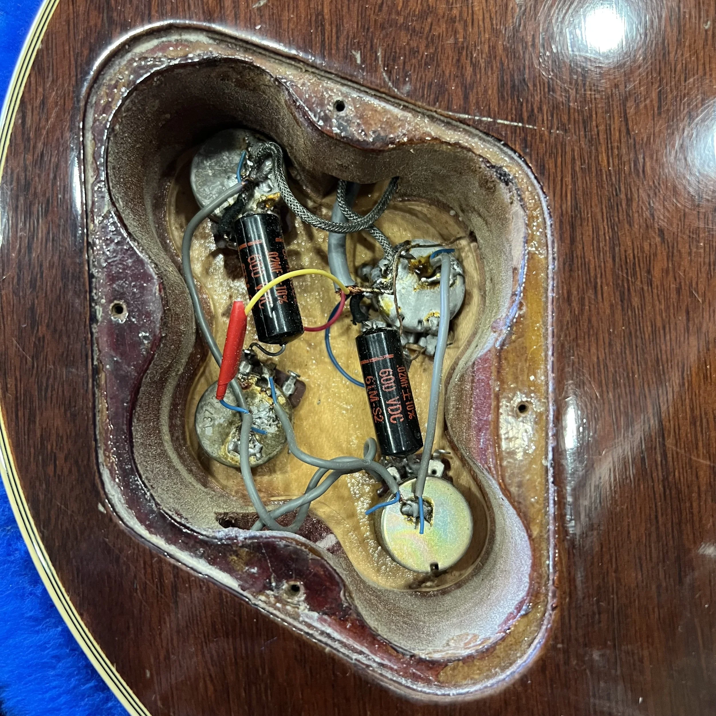 Gibson-Les-Paul-Custom-Vintage-Electric-Guitar-Walnut-09.jpeg
