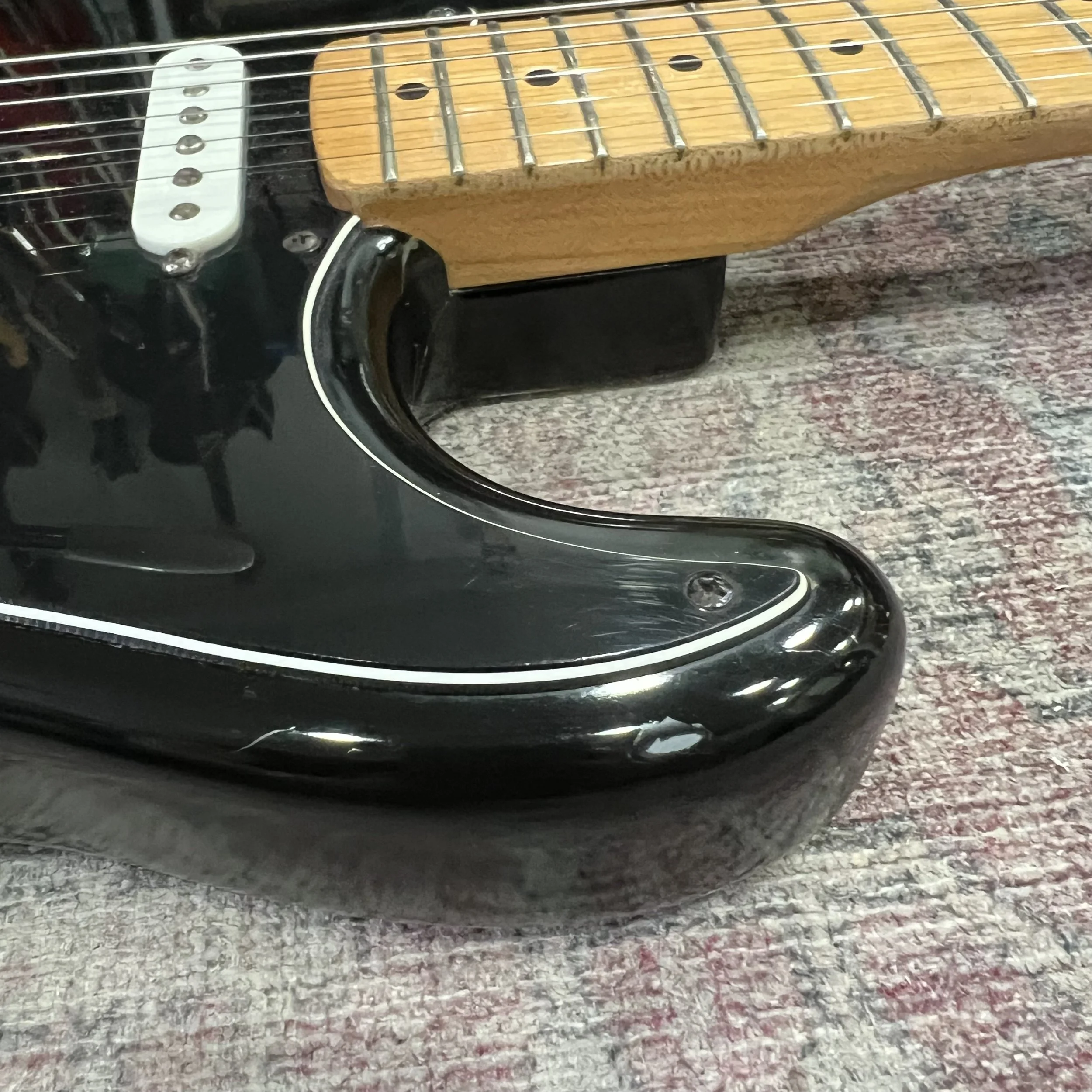 Fender-Stratocaster-Electric-MIM-Guitar-Black-015.jpeg