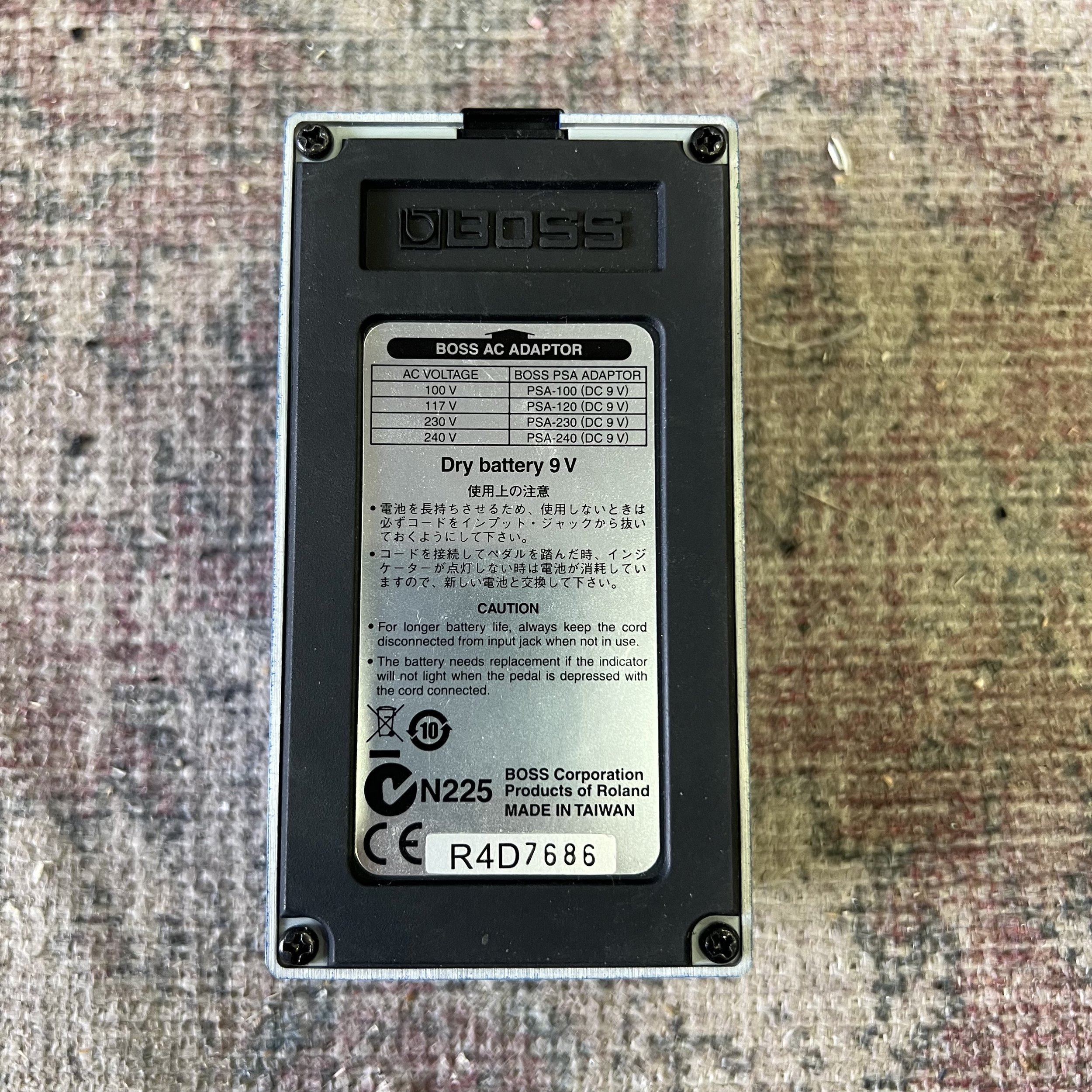 BOSS-compression-sustainer-CS3-guitar-effects-pedal-blue-06.jpeg