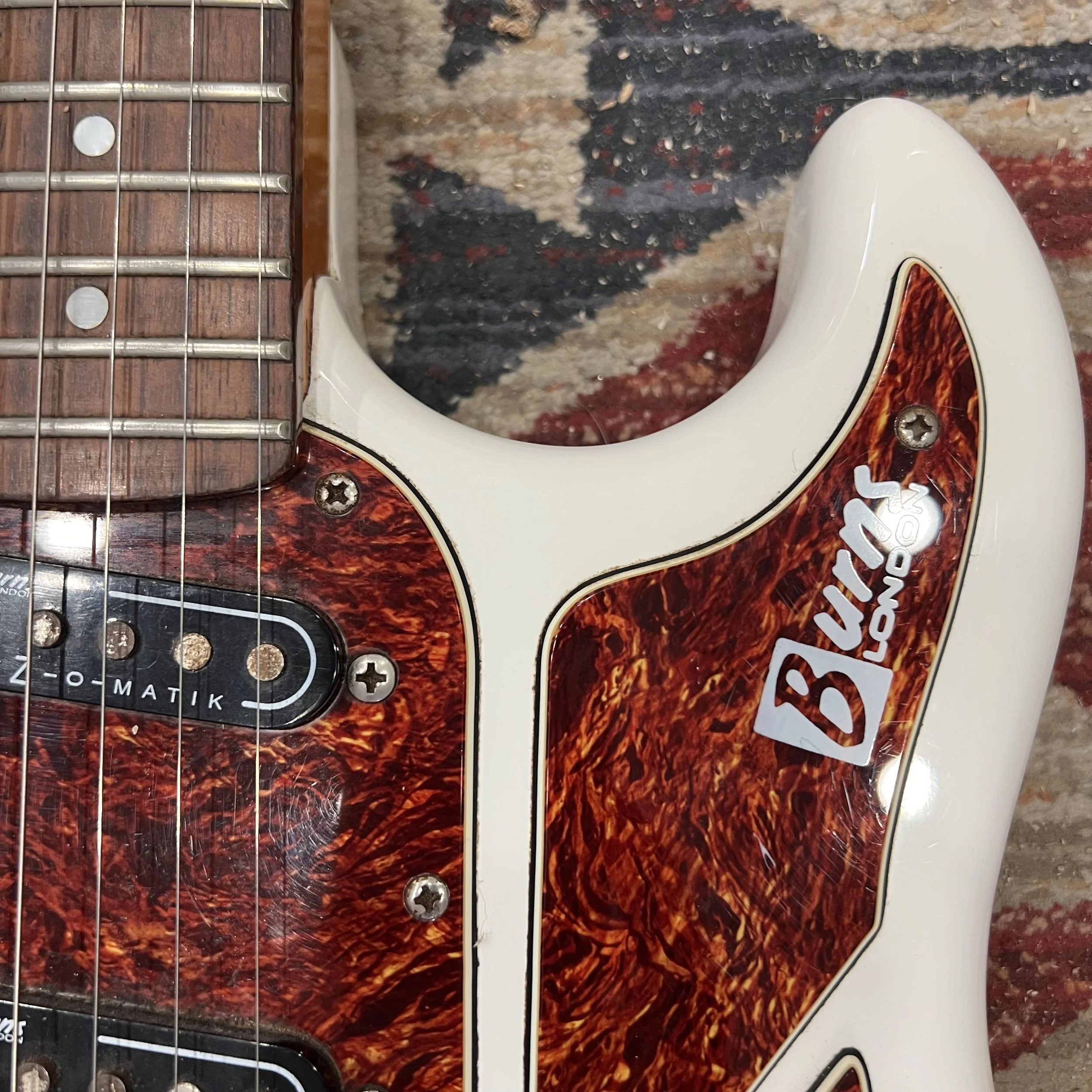BurnsMarquee-Electric-Guitar-VintageWhite-6.jpeg